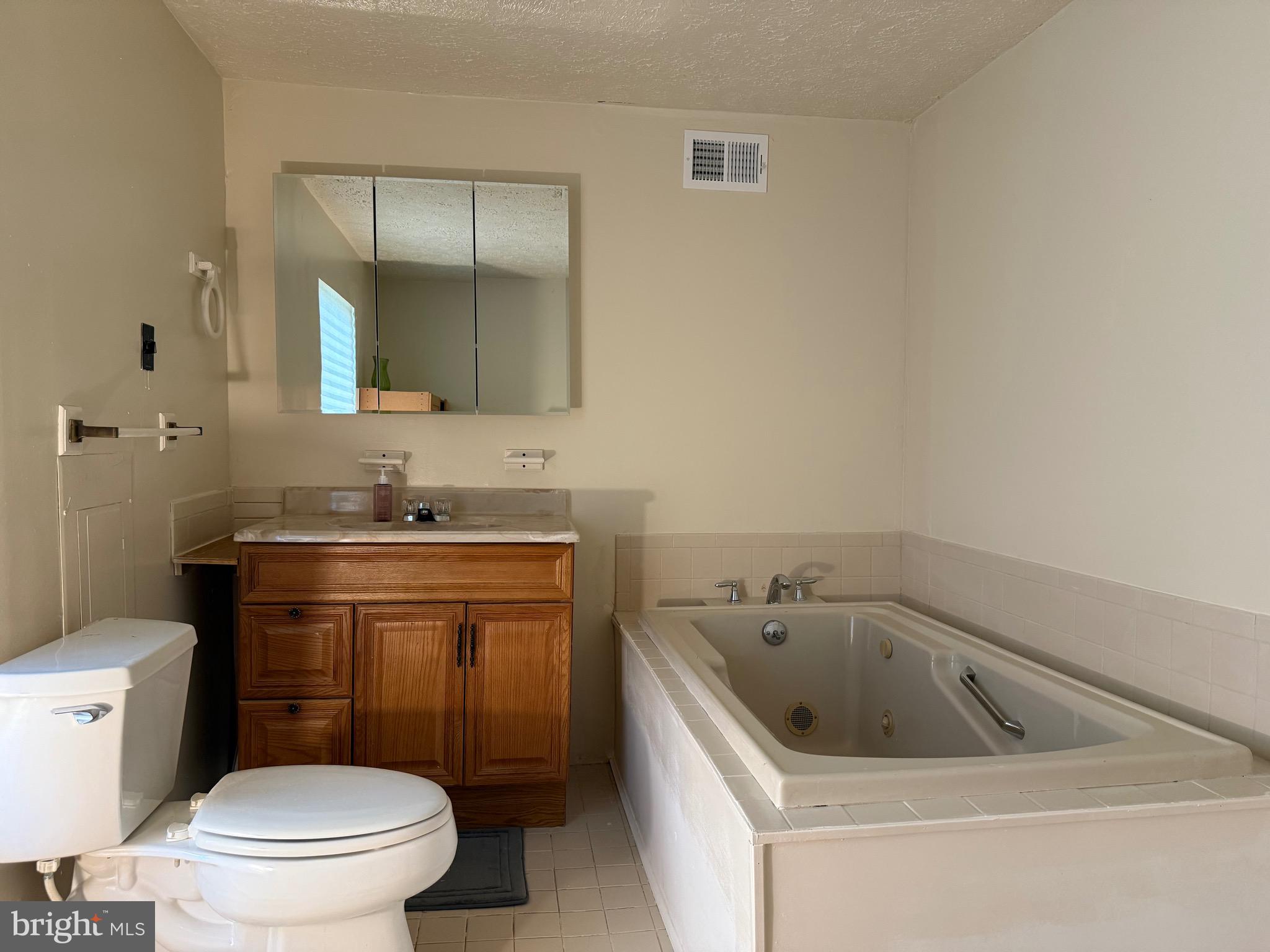 1048 Chesapeake Ct