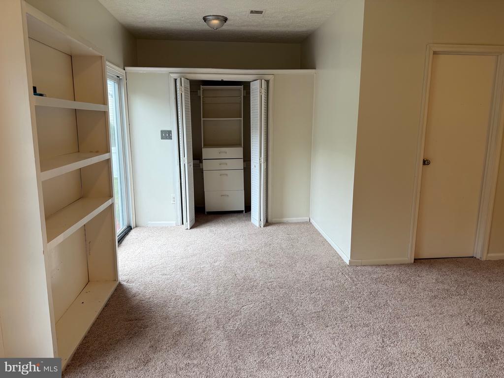 1048 Chesapeake Ct