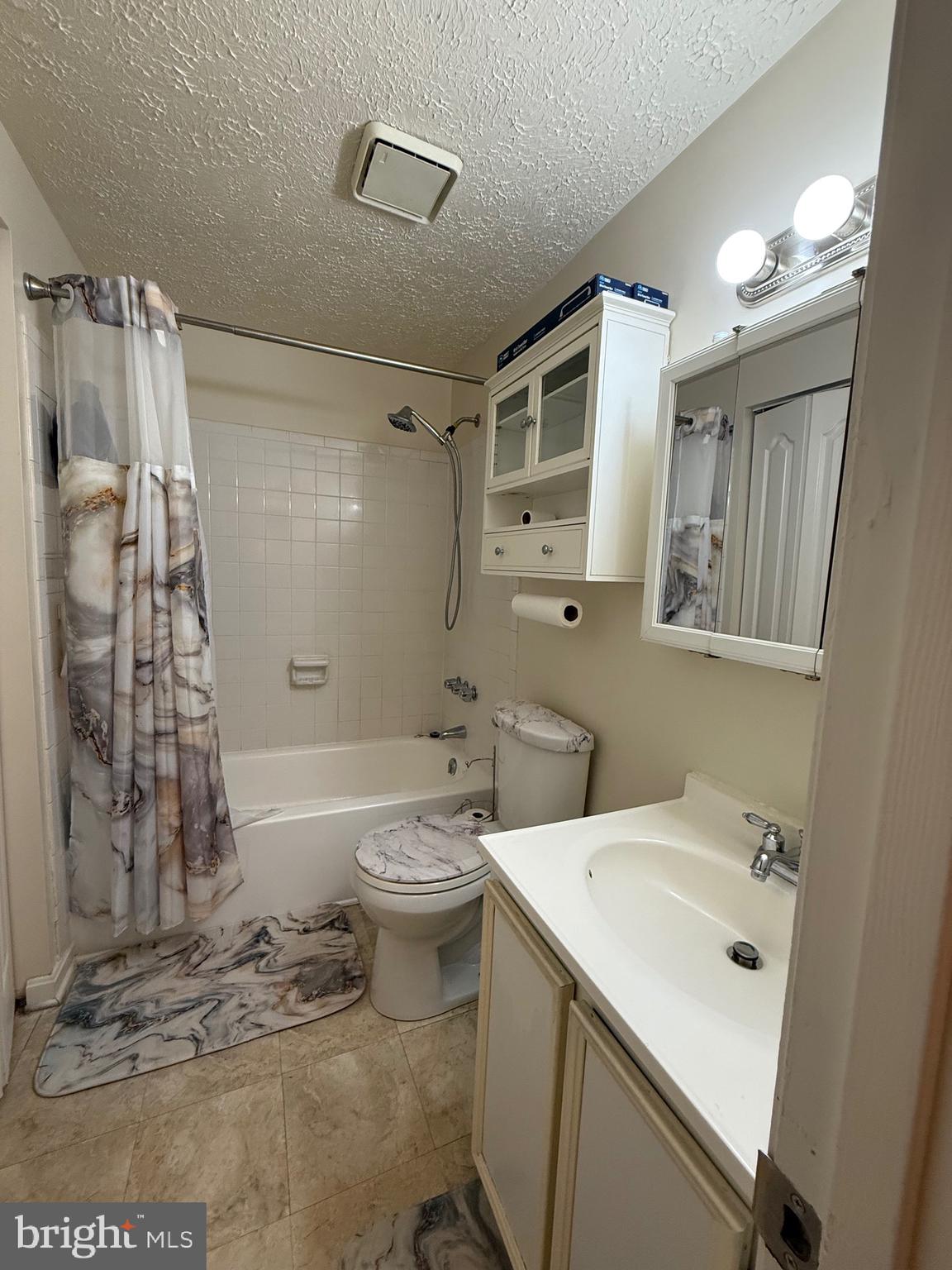 1048 Chesapeake Ct