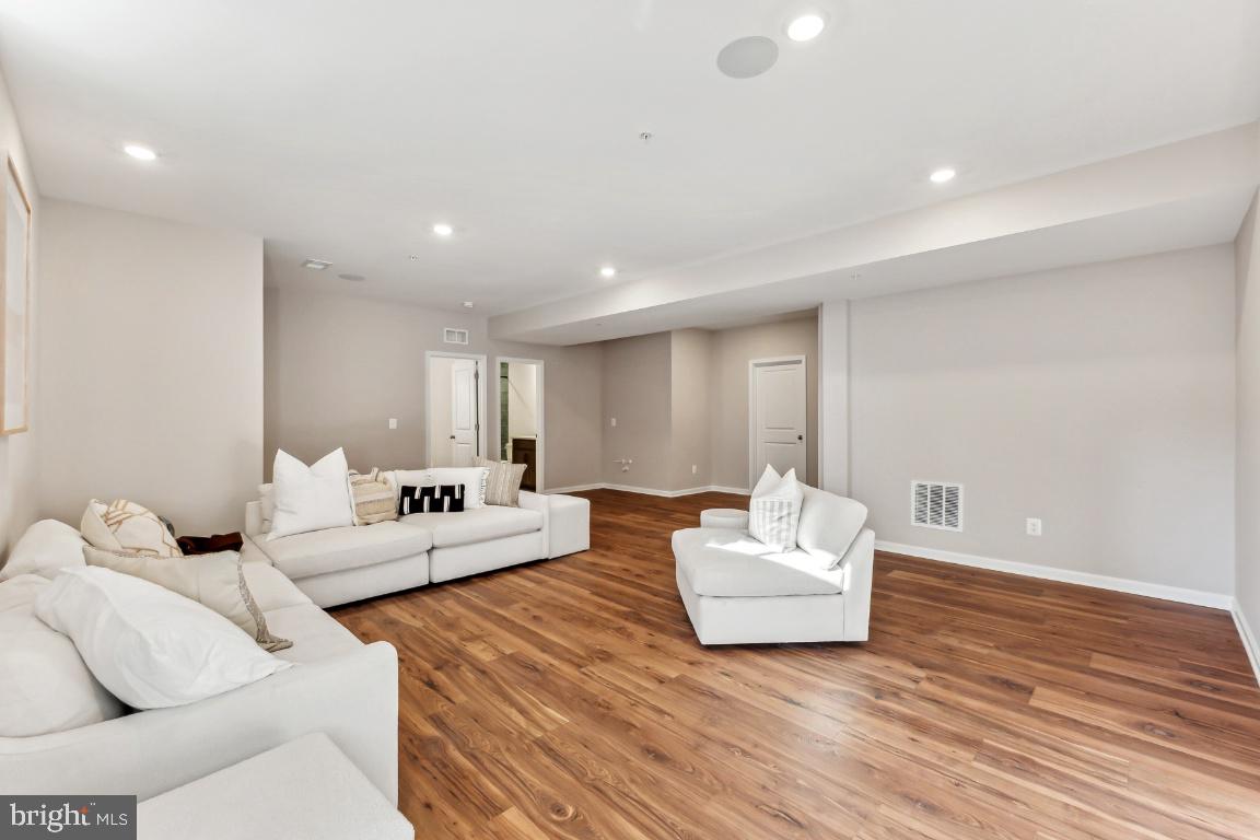9804 Stonehaven Ct