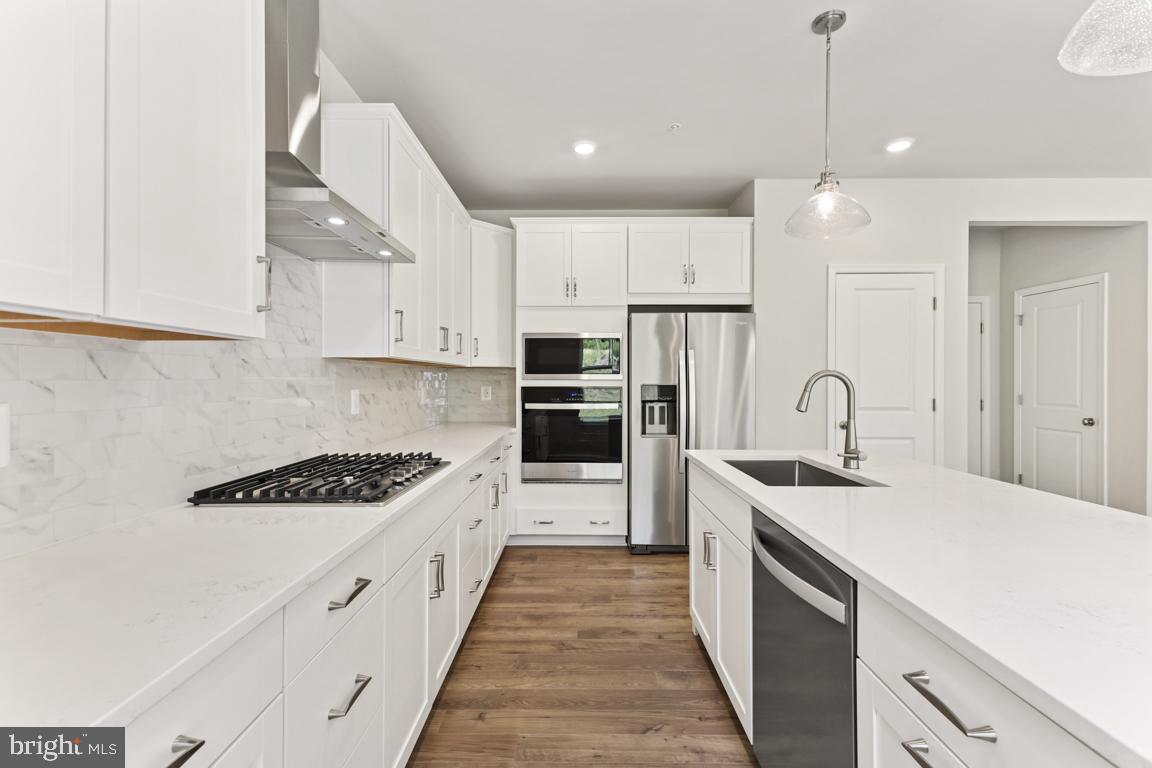 9809 Stonehaven Ct
