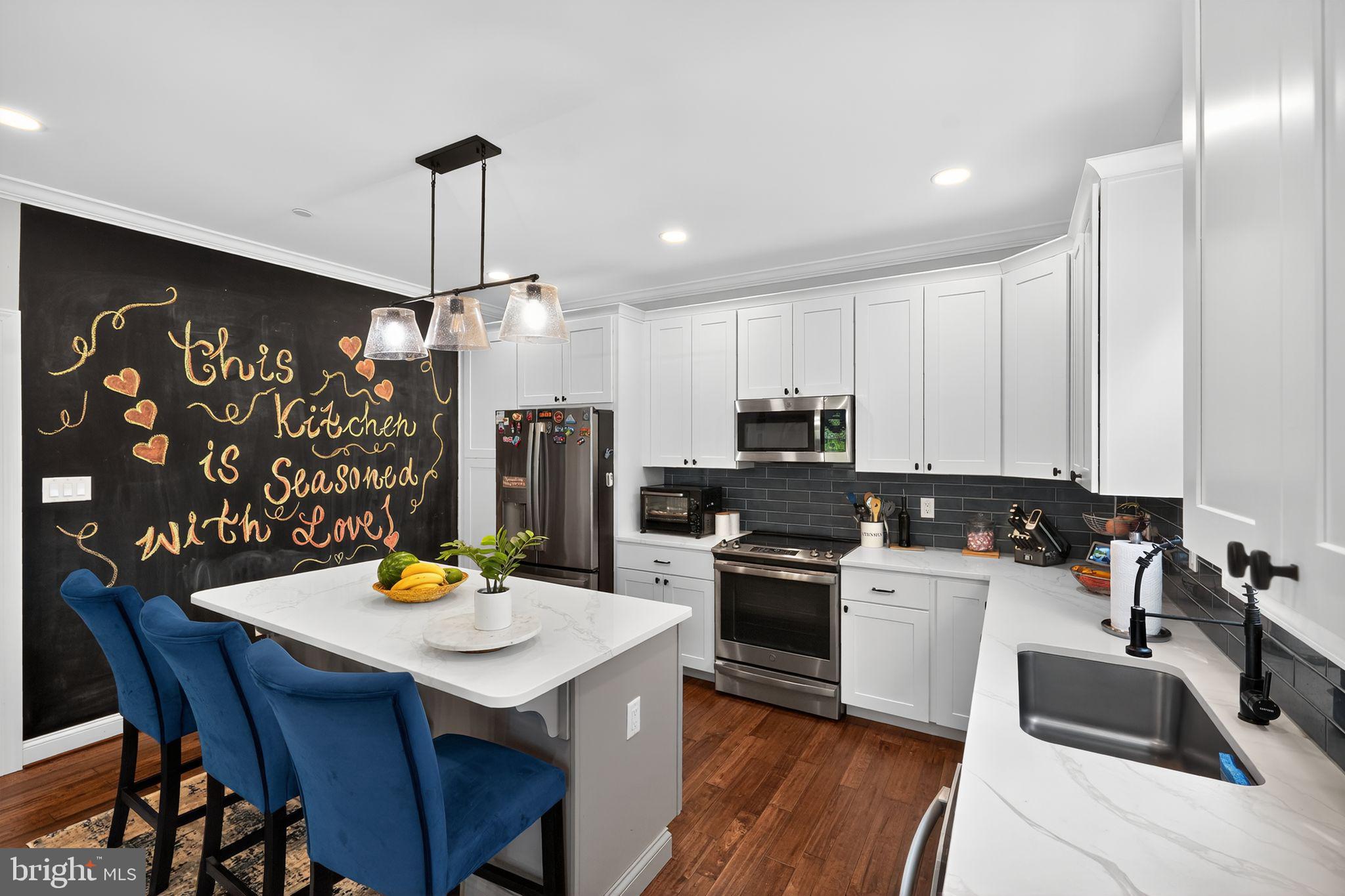 12123 RIVERVIEW DRIVE