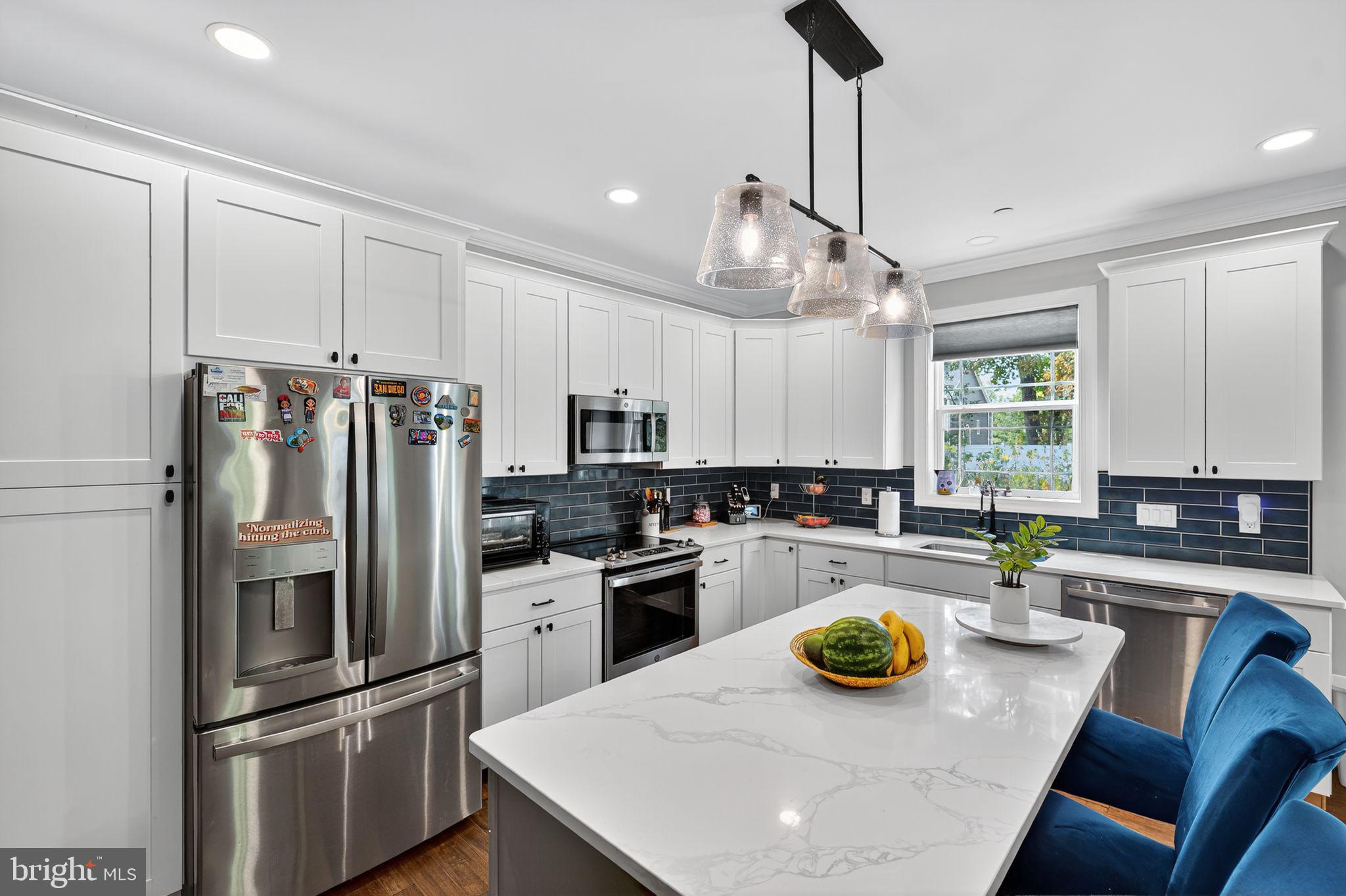 12123 RIVERVIEW DRIVE