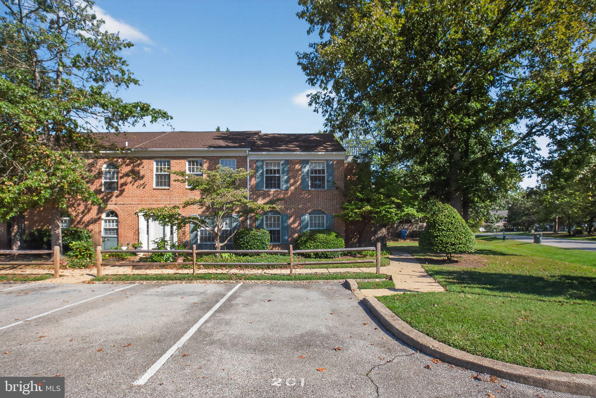 201 HEATHER COURT