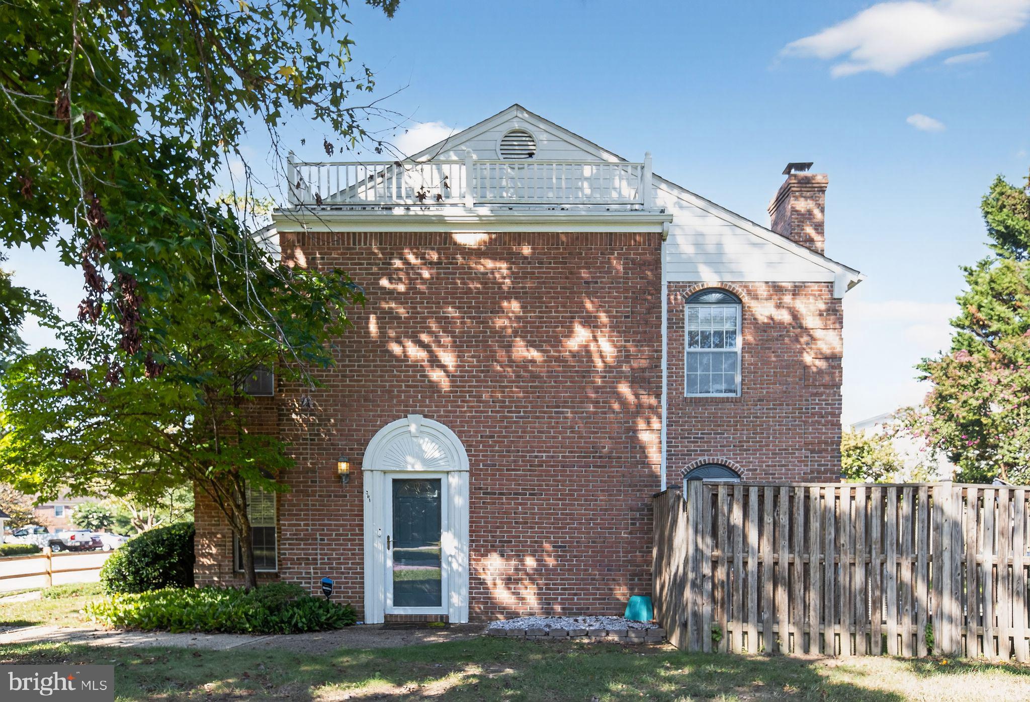 201 HEATHER COURT