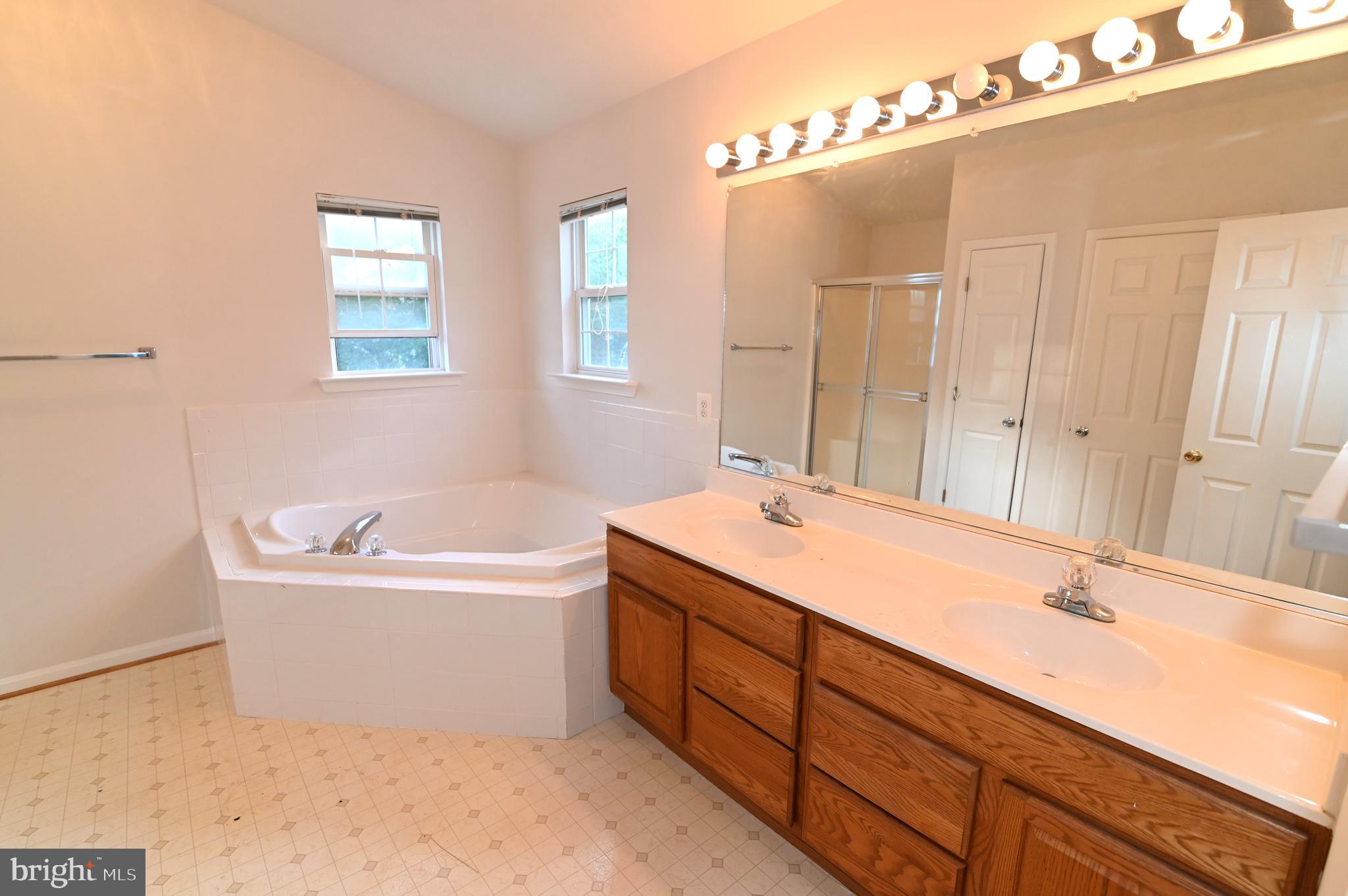 7913 HEATHERLEIGH PLACE