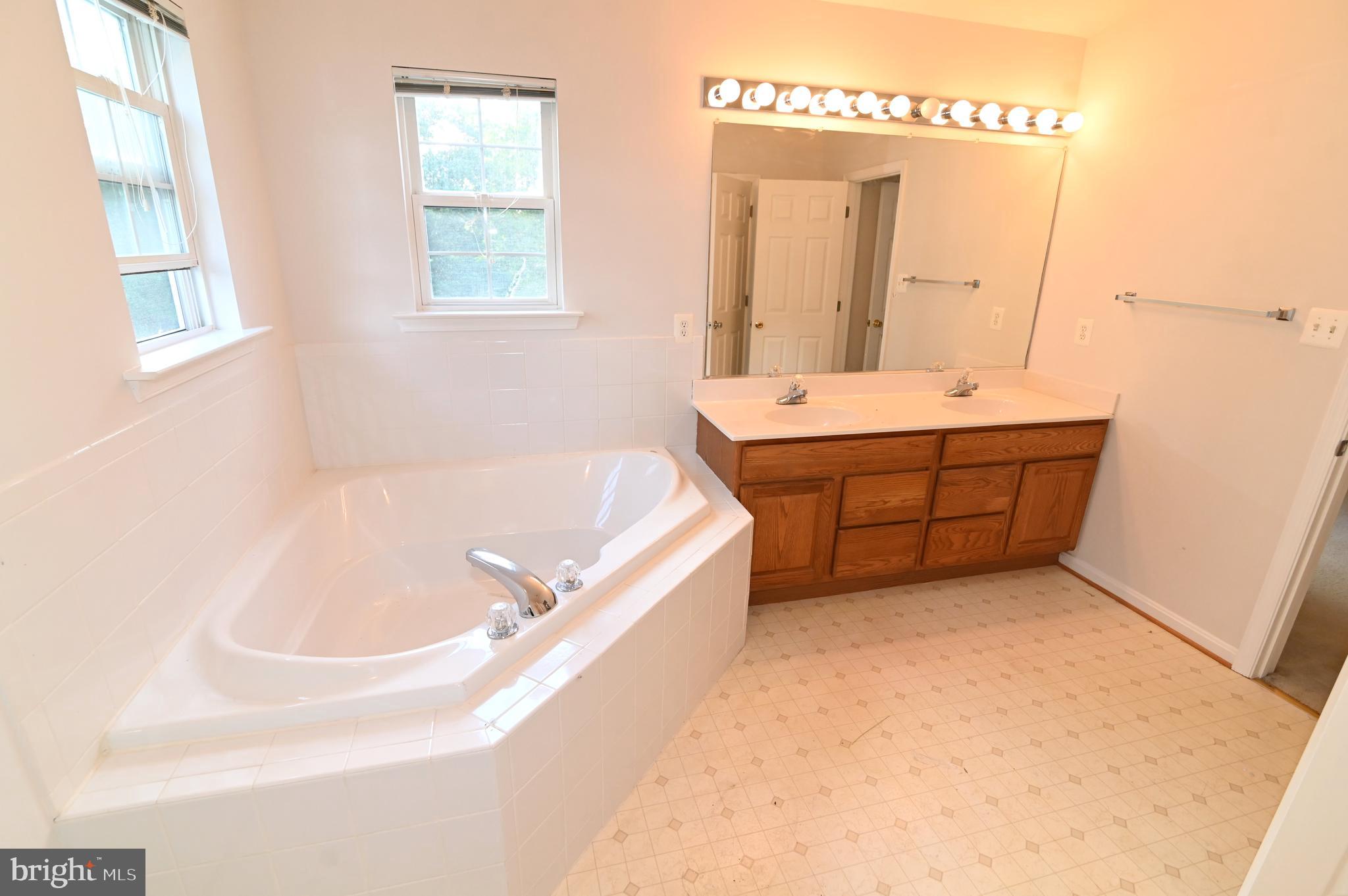 7913 HEATHERLEIGH PLACE