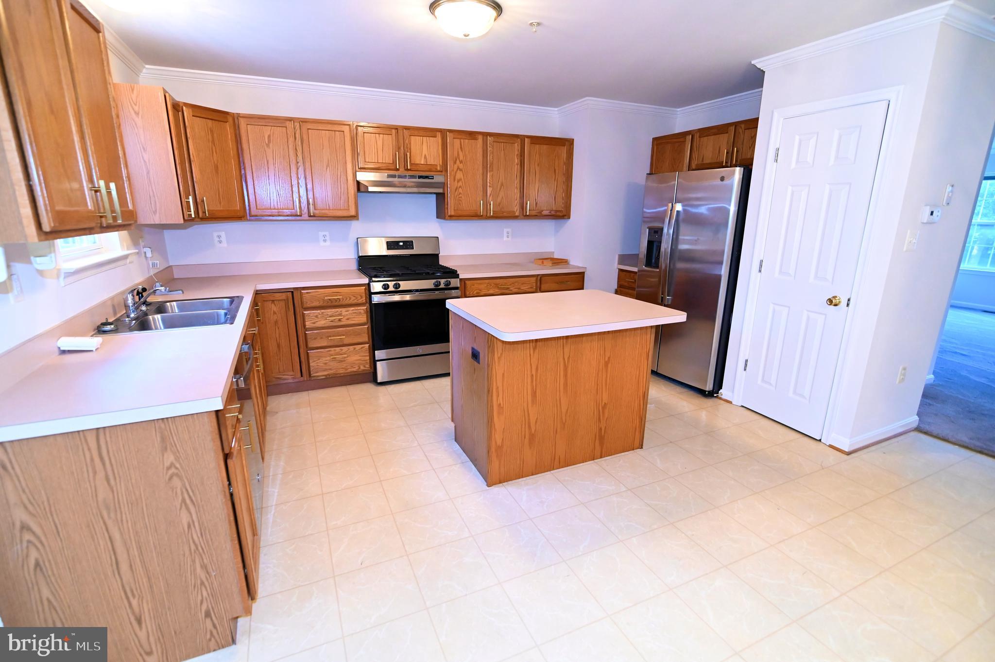 7913 HEATHERLEIGH PLACE