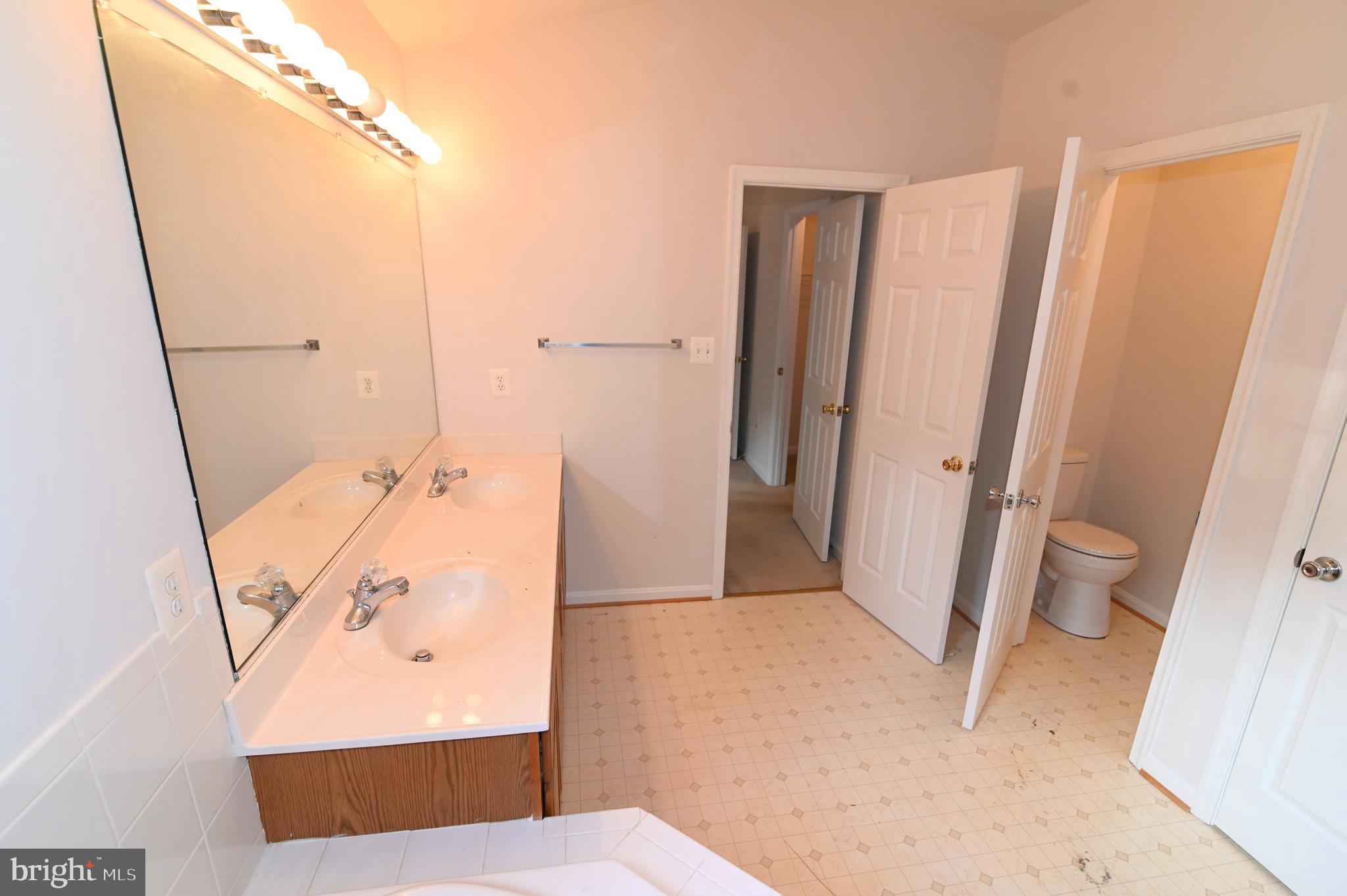 7913 HEATHERLEIGH PLACE