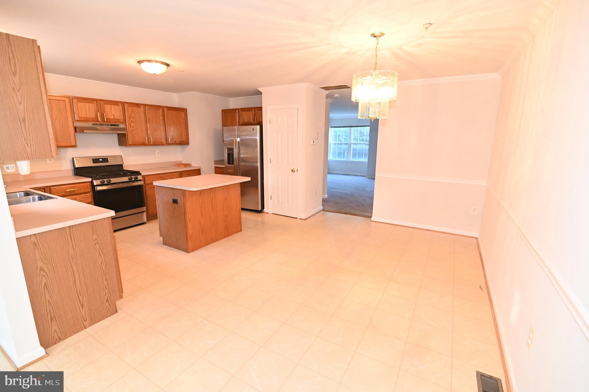 7913 HEATHERLEIGH PLACE