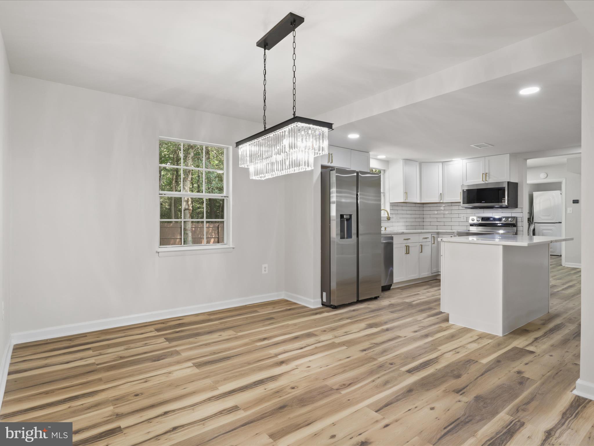 749 UNIVERSITY DRIVE