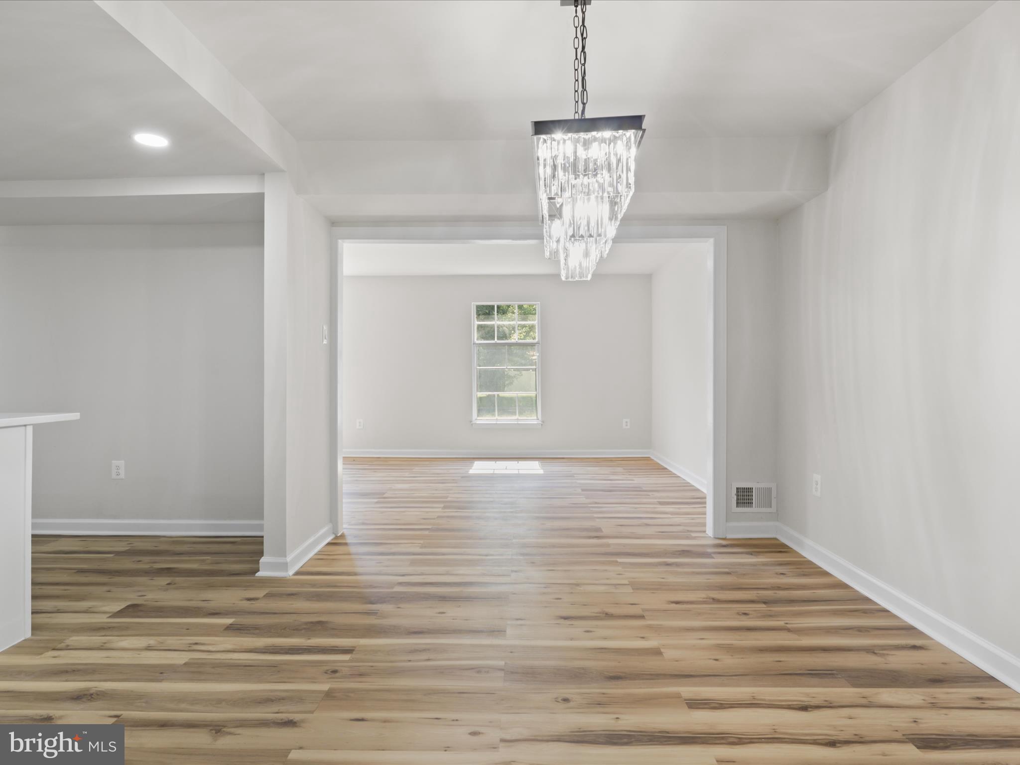 749 UNIVERSITY DRIVE