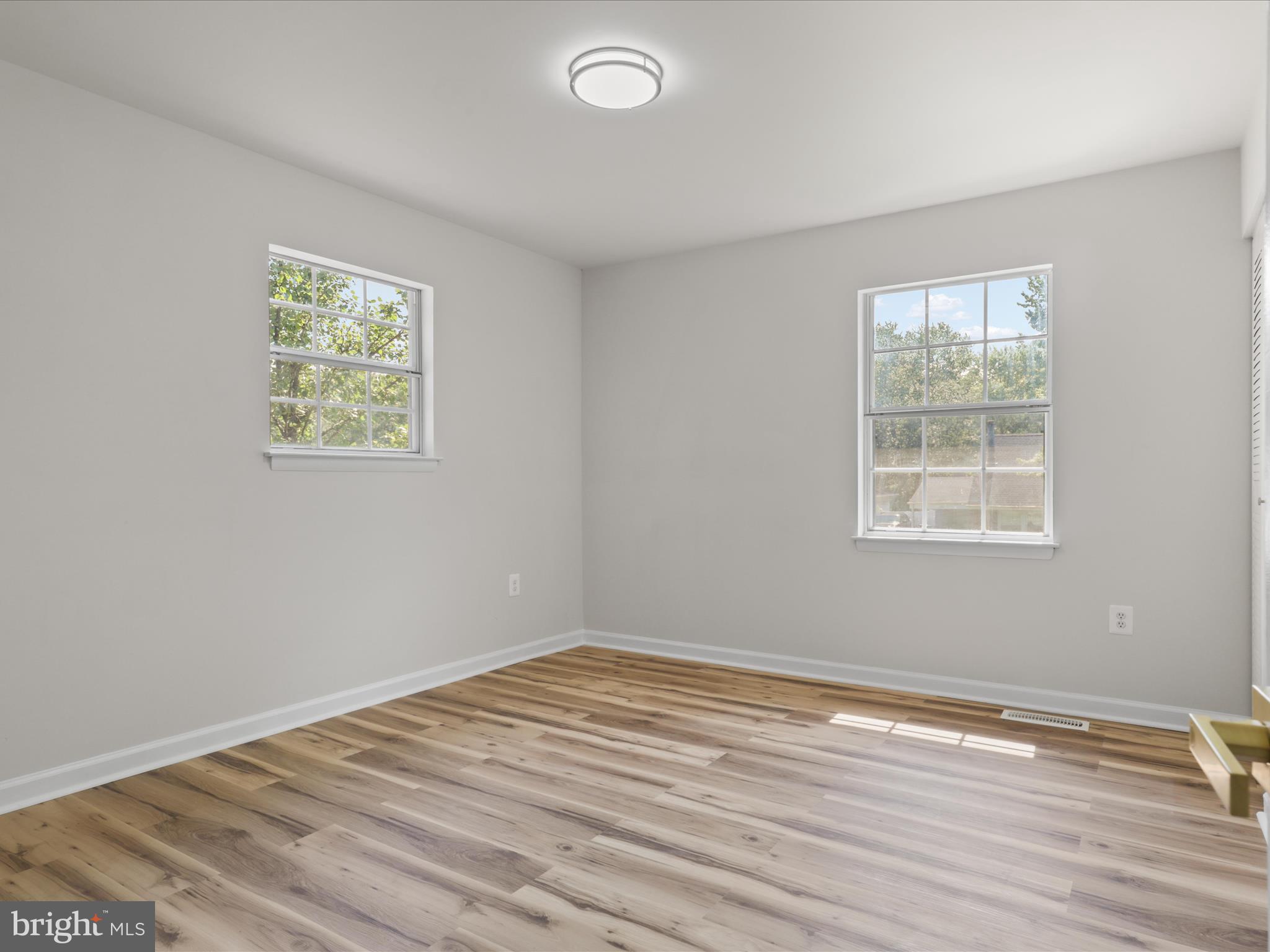 749 UNIVERSITY DRIVE