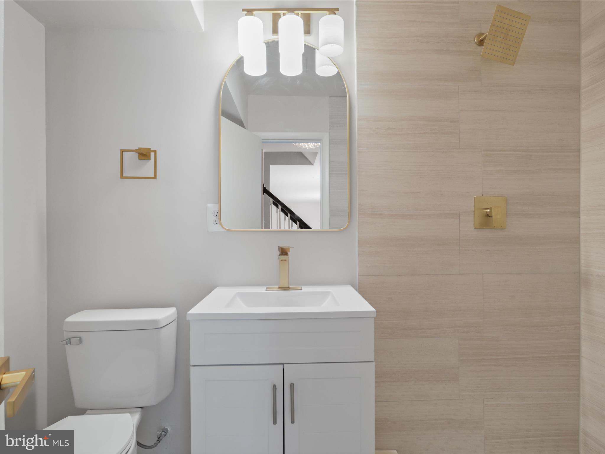 749 UNIVERSITY DRIVE