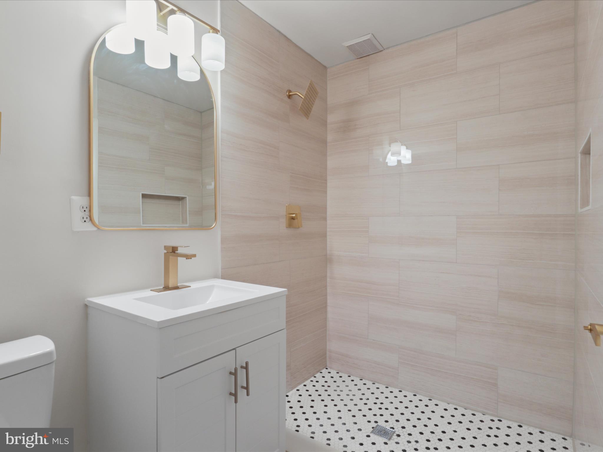 749 UNIVERSITY DRIVE