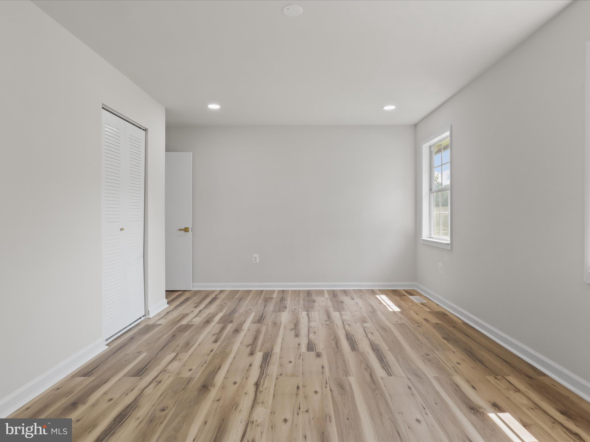 749 UNIVERSITY DRIVE