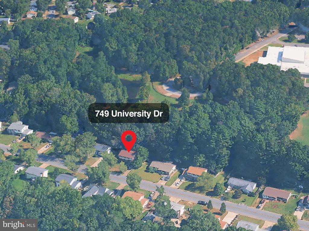 749 UNIVERSITY DRIVE