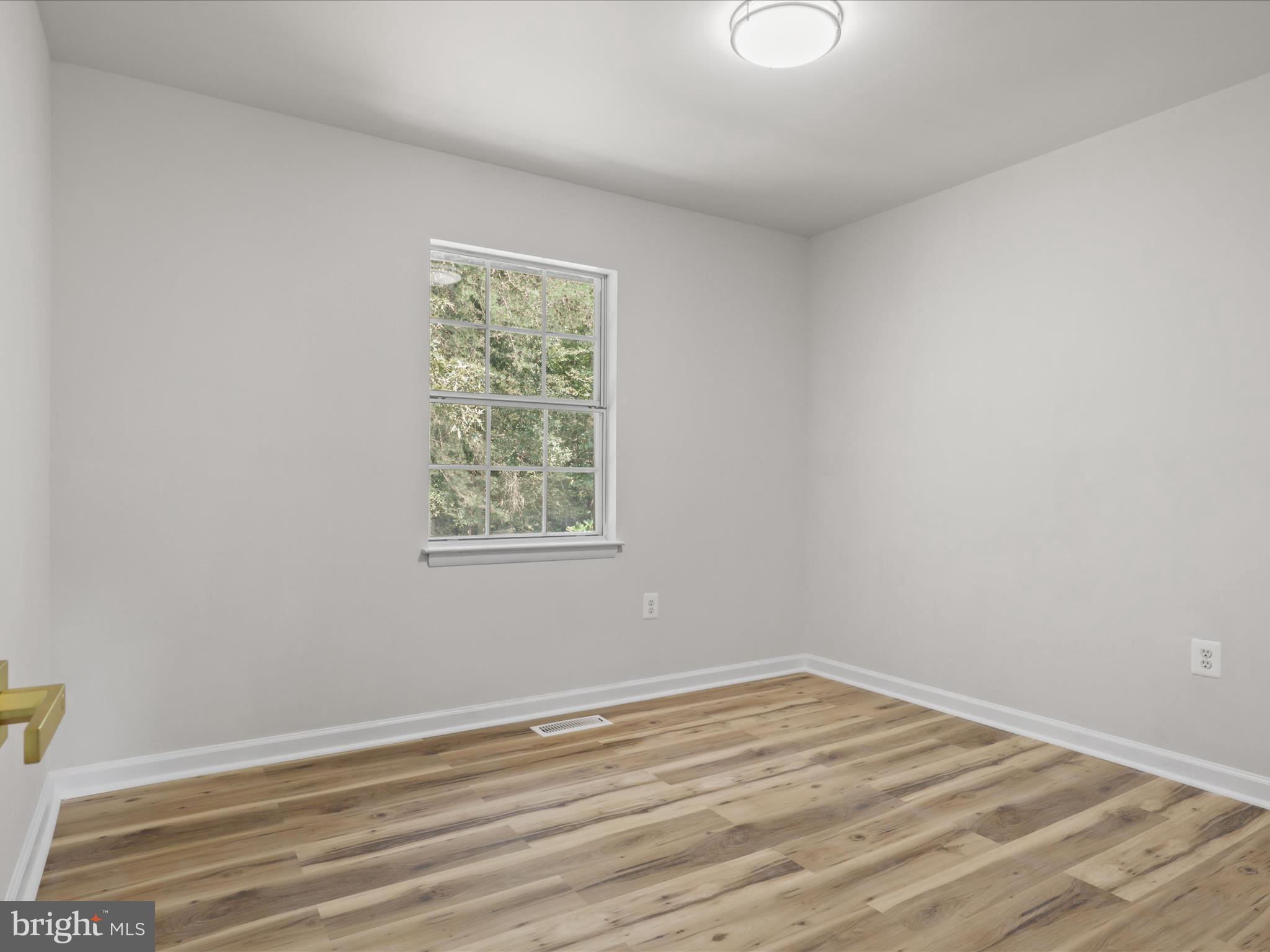 749 UNIVERSITY DRIVE