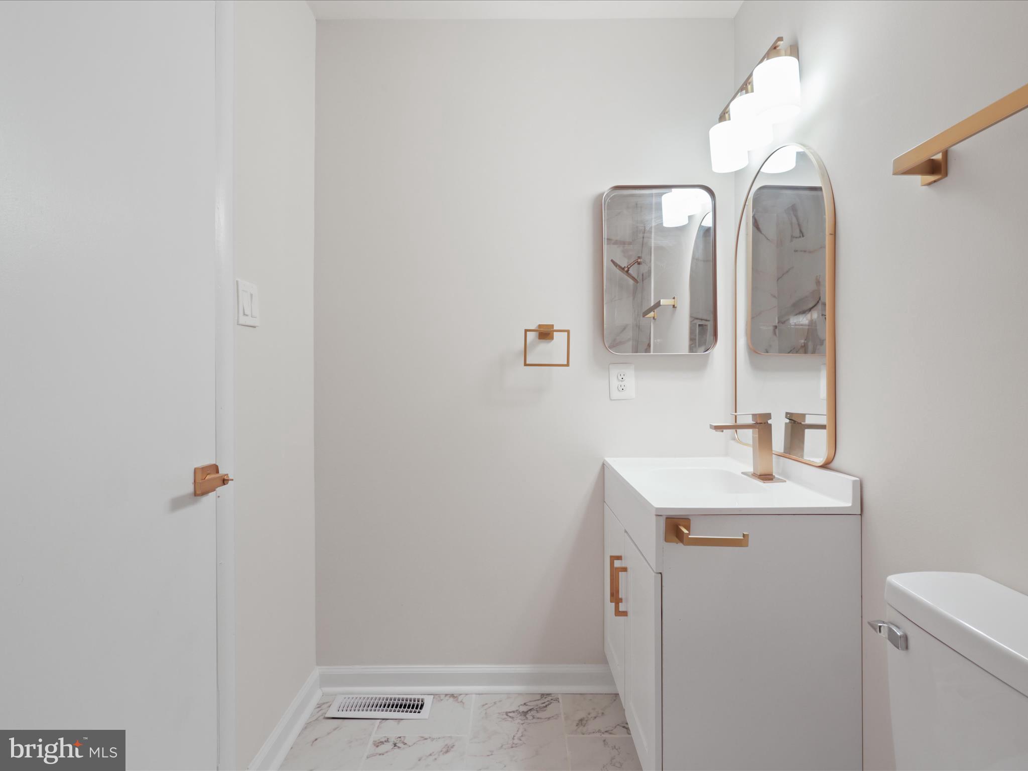 749 UNIVERSITY DRIVE