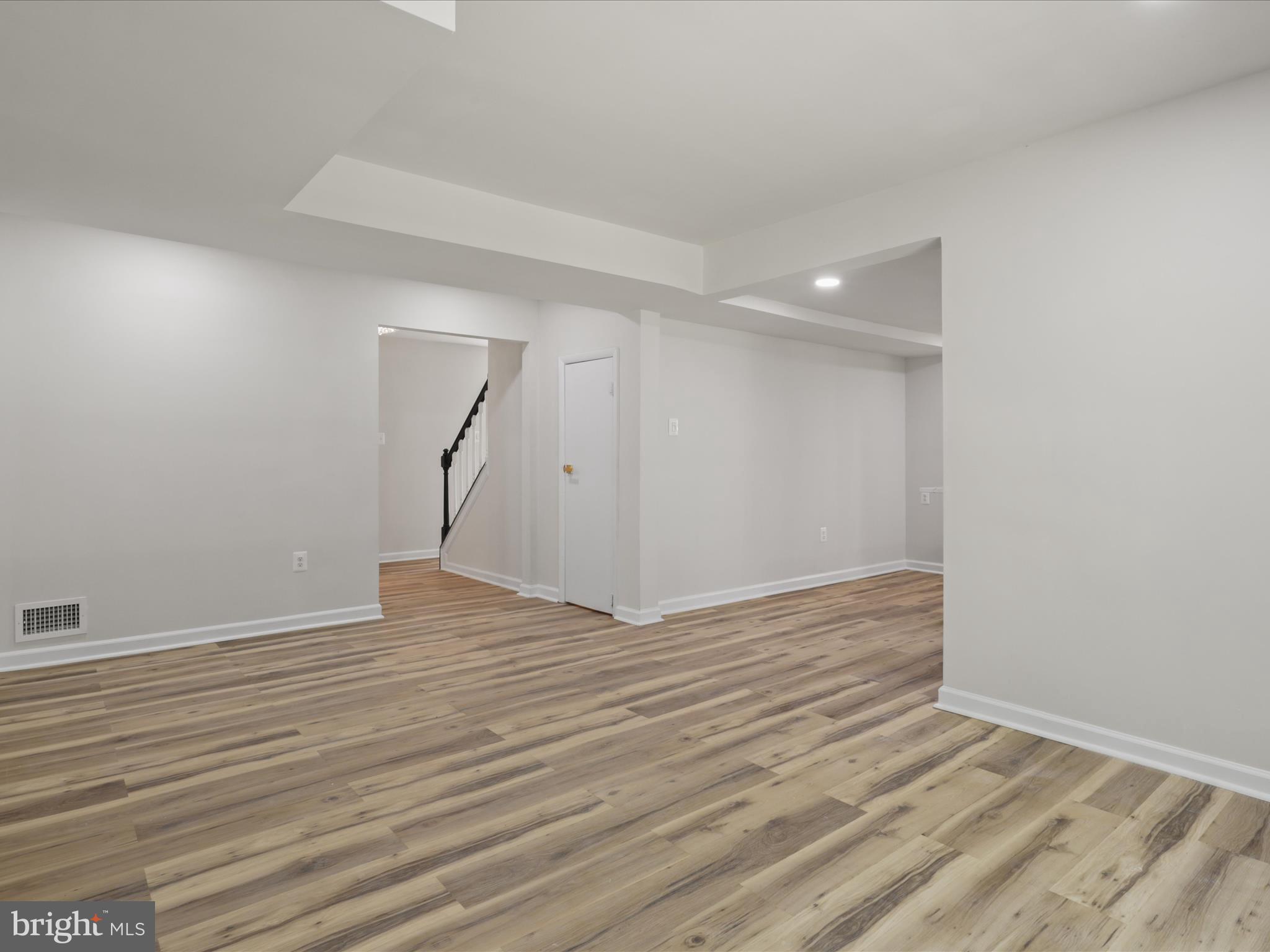 749 UNIVERSITY DRIVE