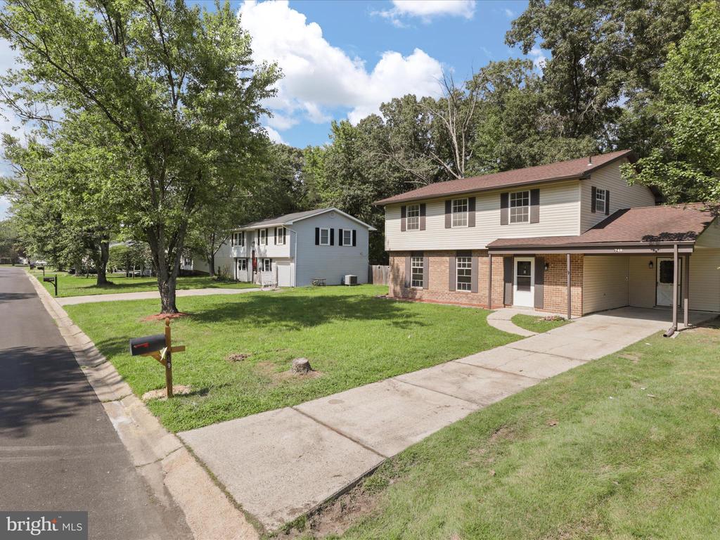 749 UNIVERSITY DRIVE