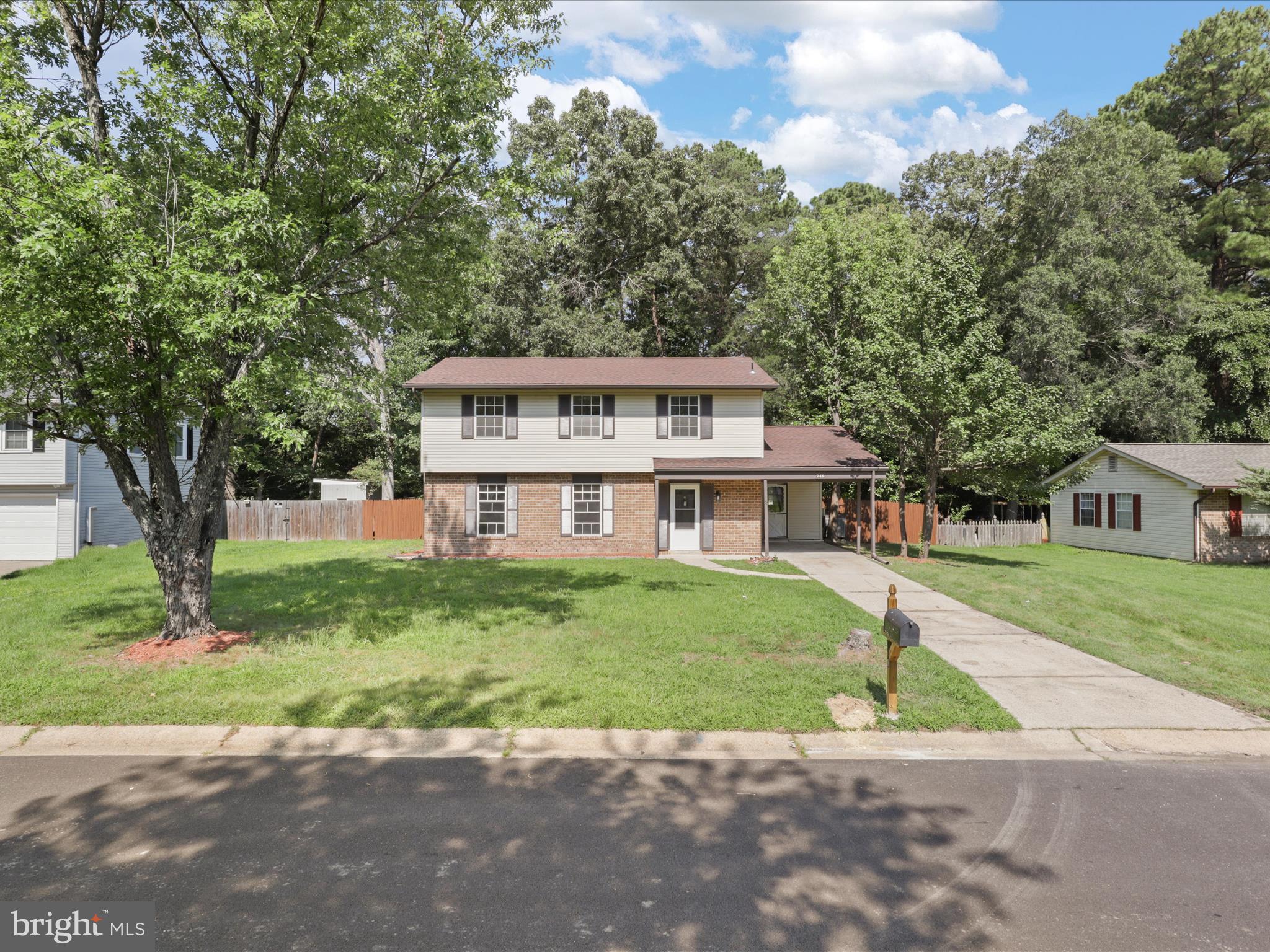 749 UNIVERSITY DRIVE