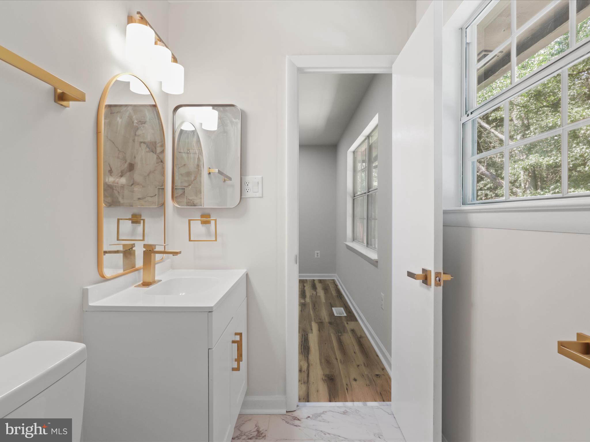 749 UNIVERSITY DRIVE