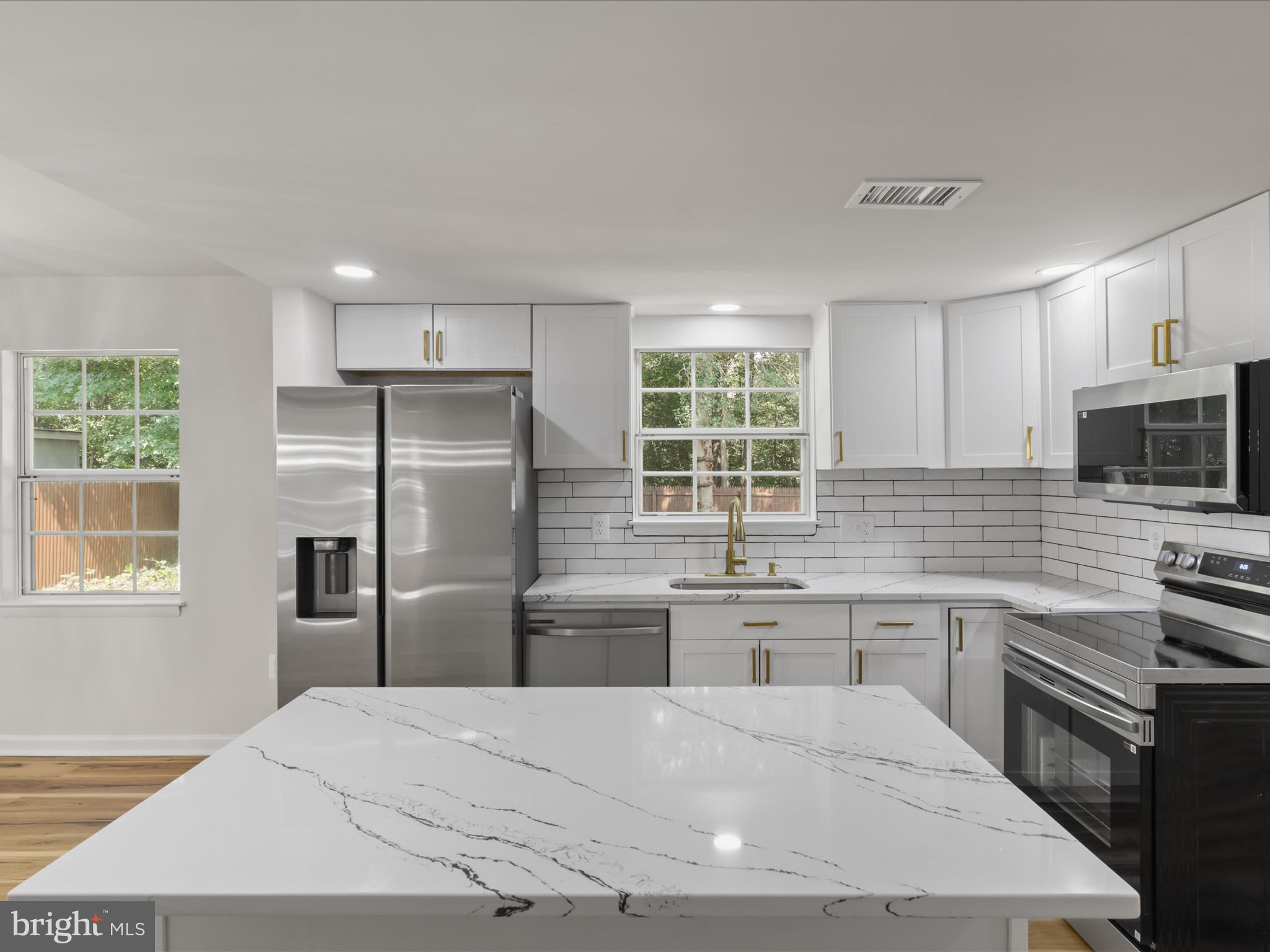 749 UNIVERSITY DRIVE