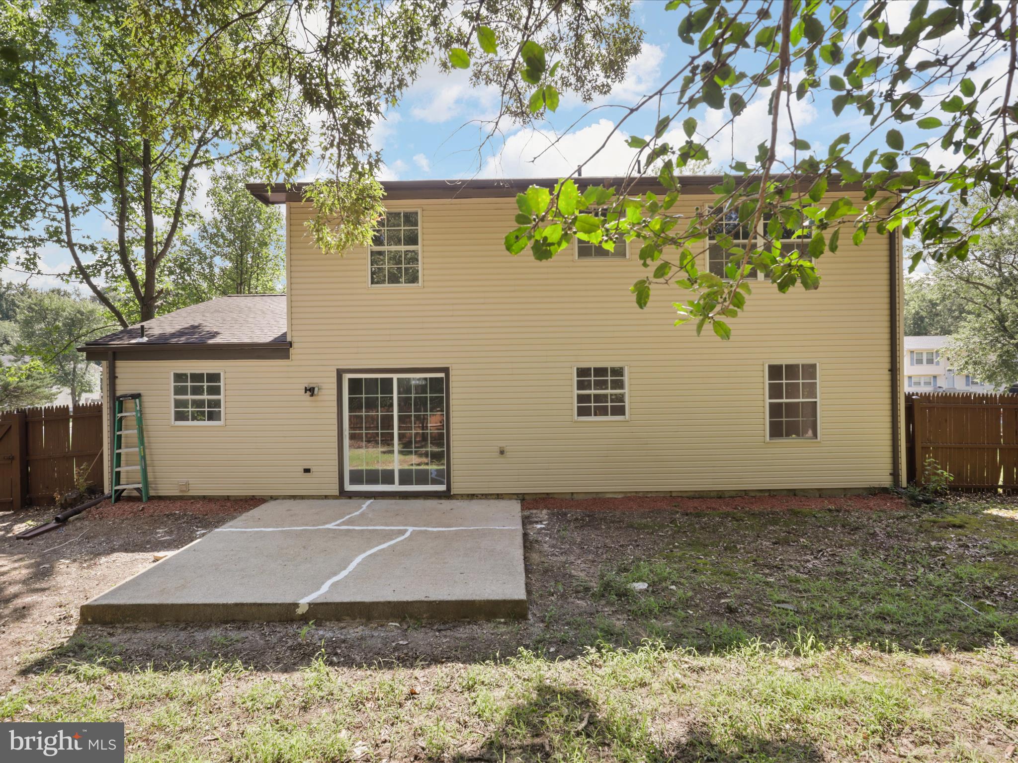 749 UNIVERSITY DRIVE