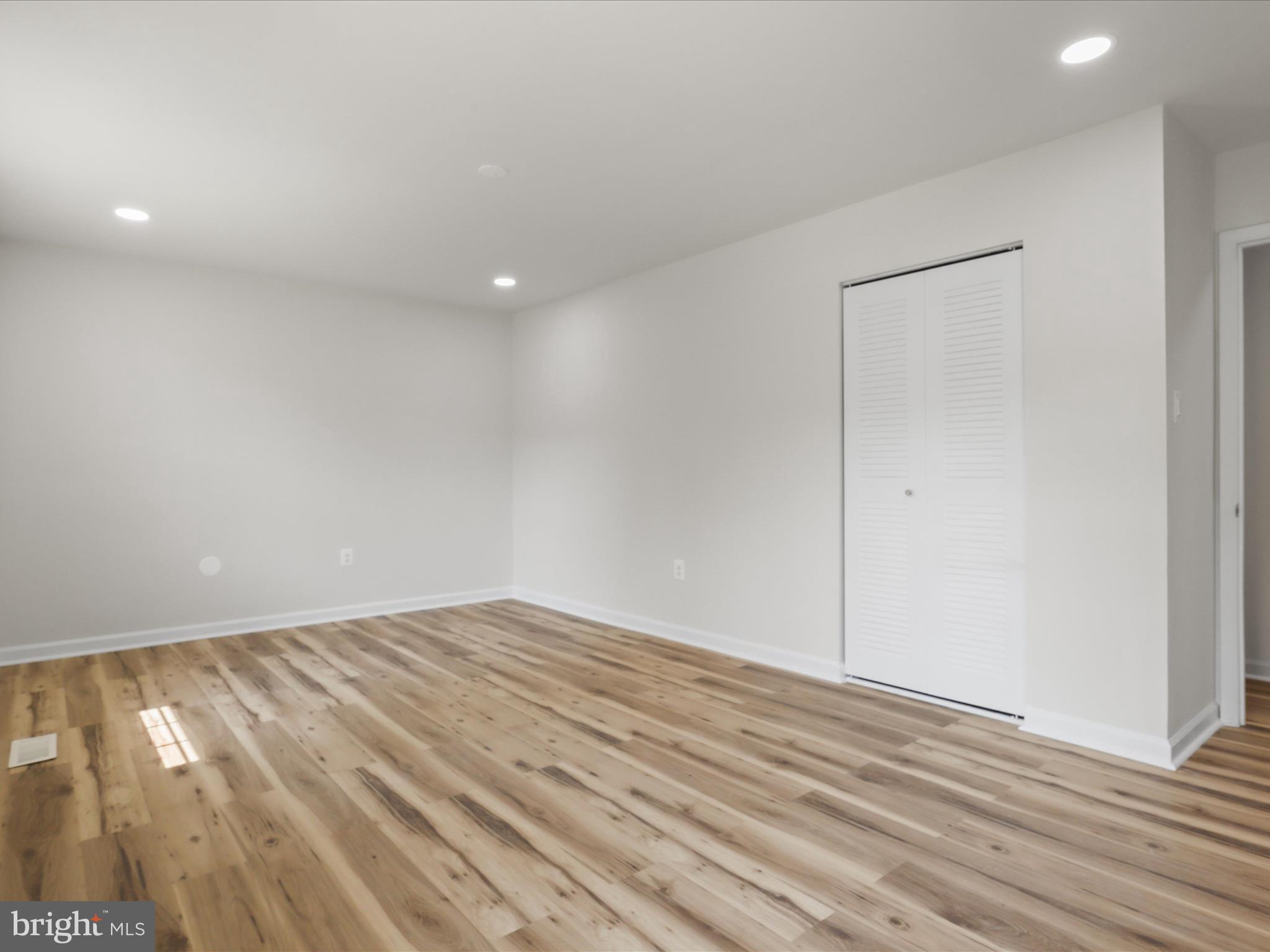 749 UNIVERSITY DRIVE