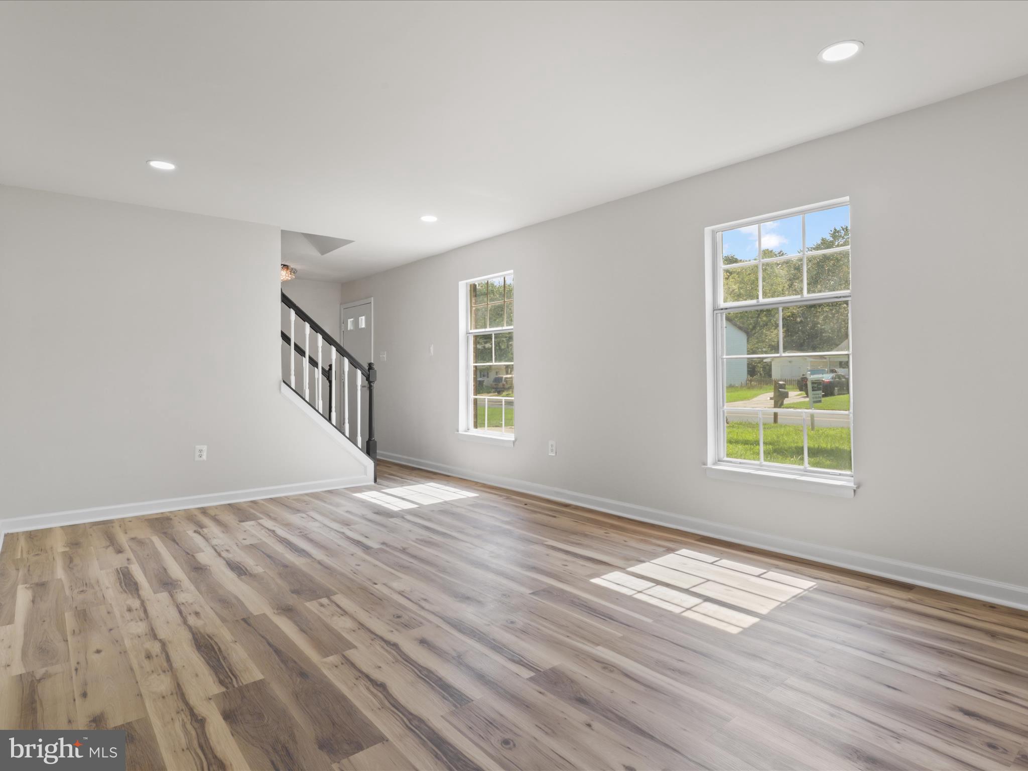 749 UNIVERSITY DRIVE