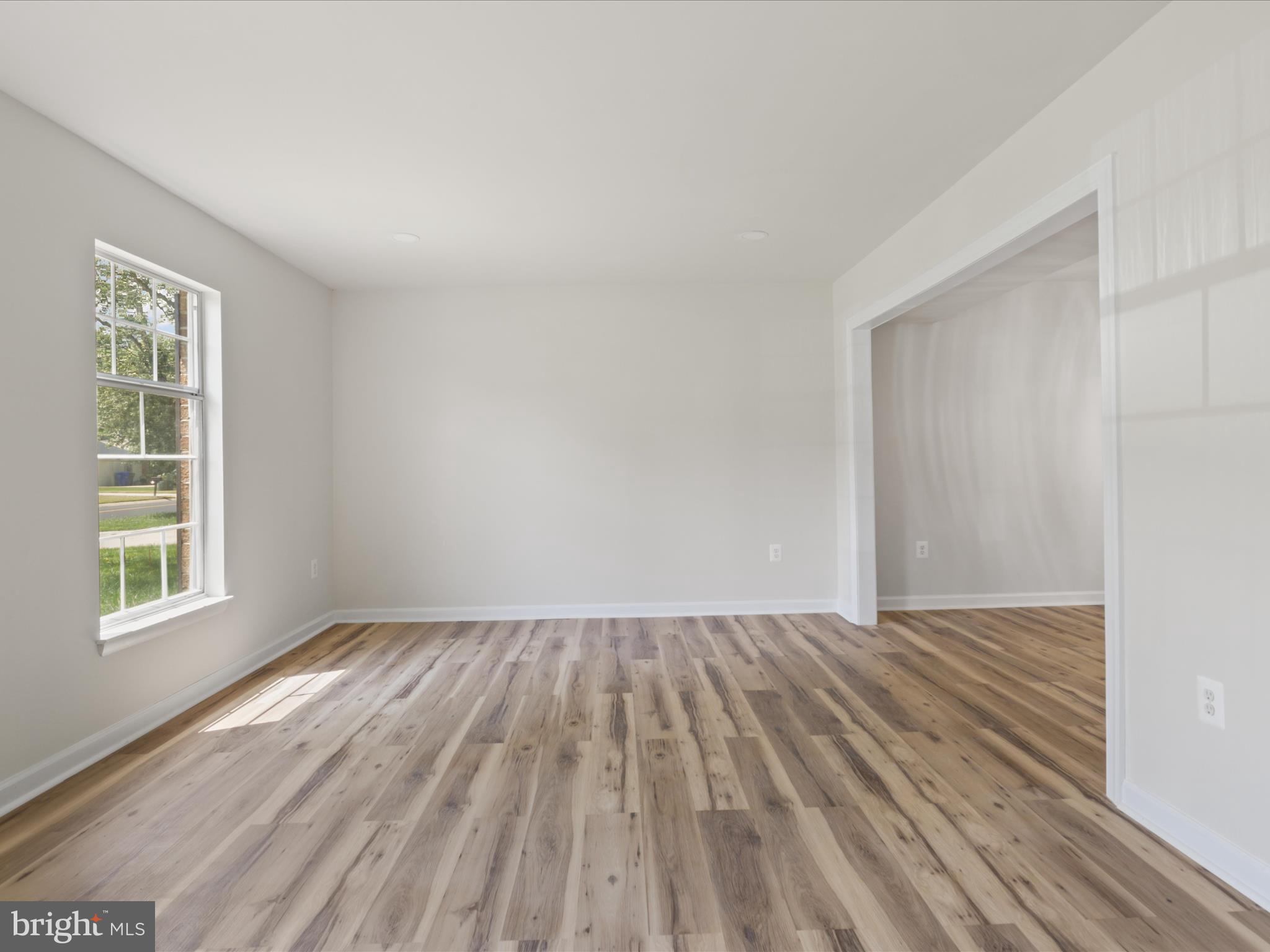 749 UNIVERSITY DRIVE