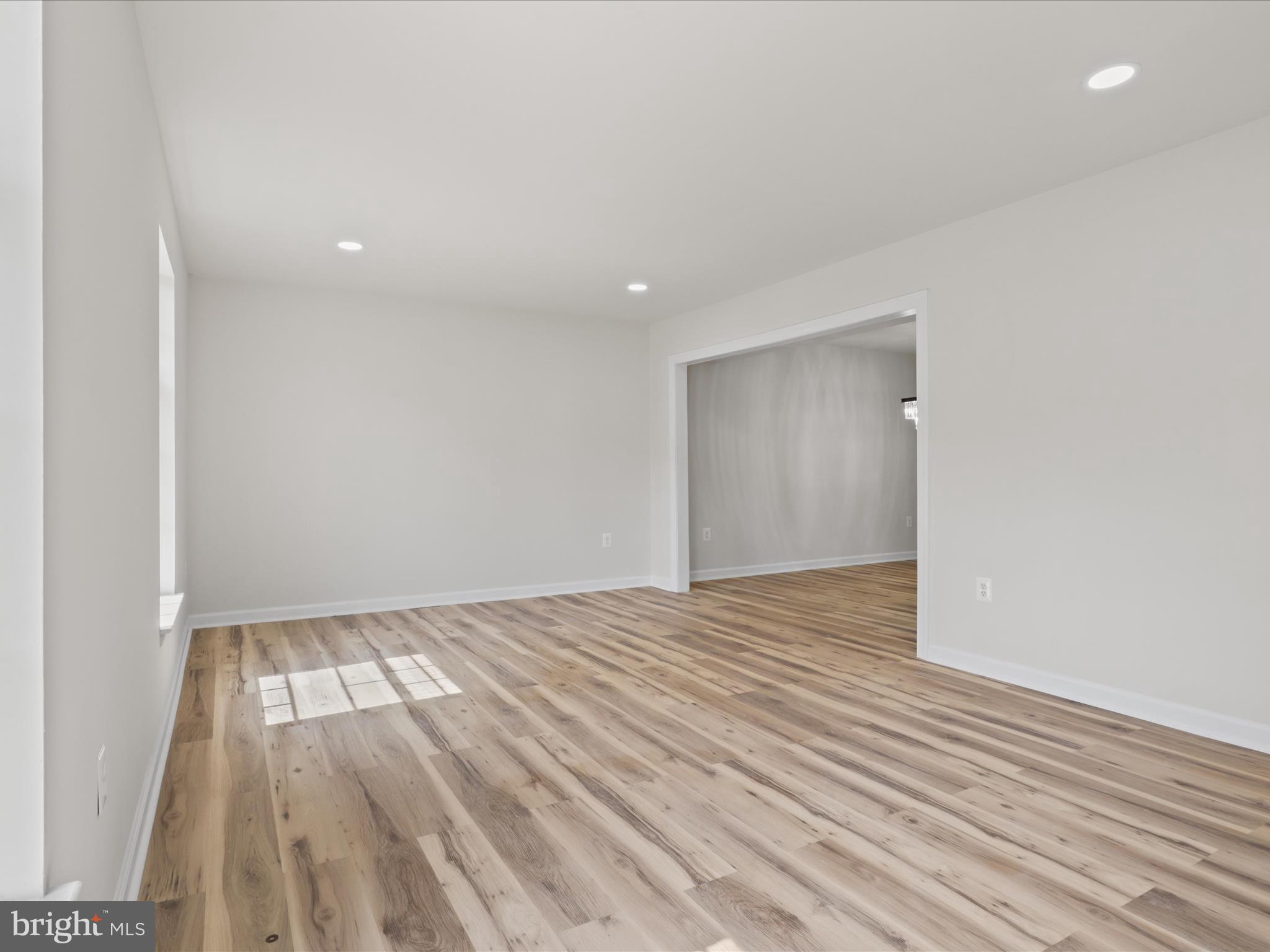 749 UNIVERSITY DRIVE