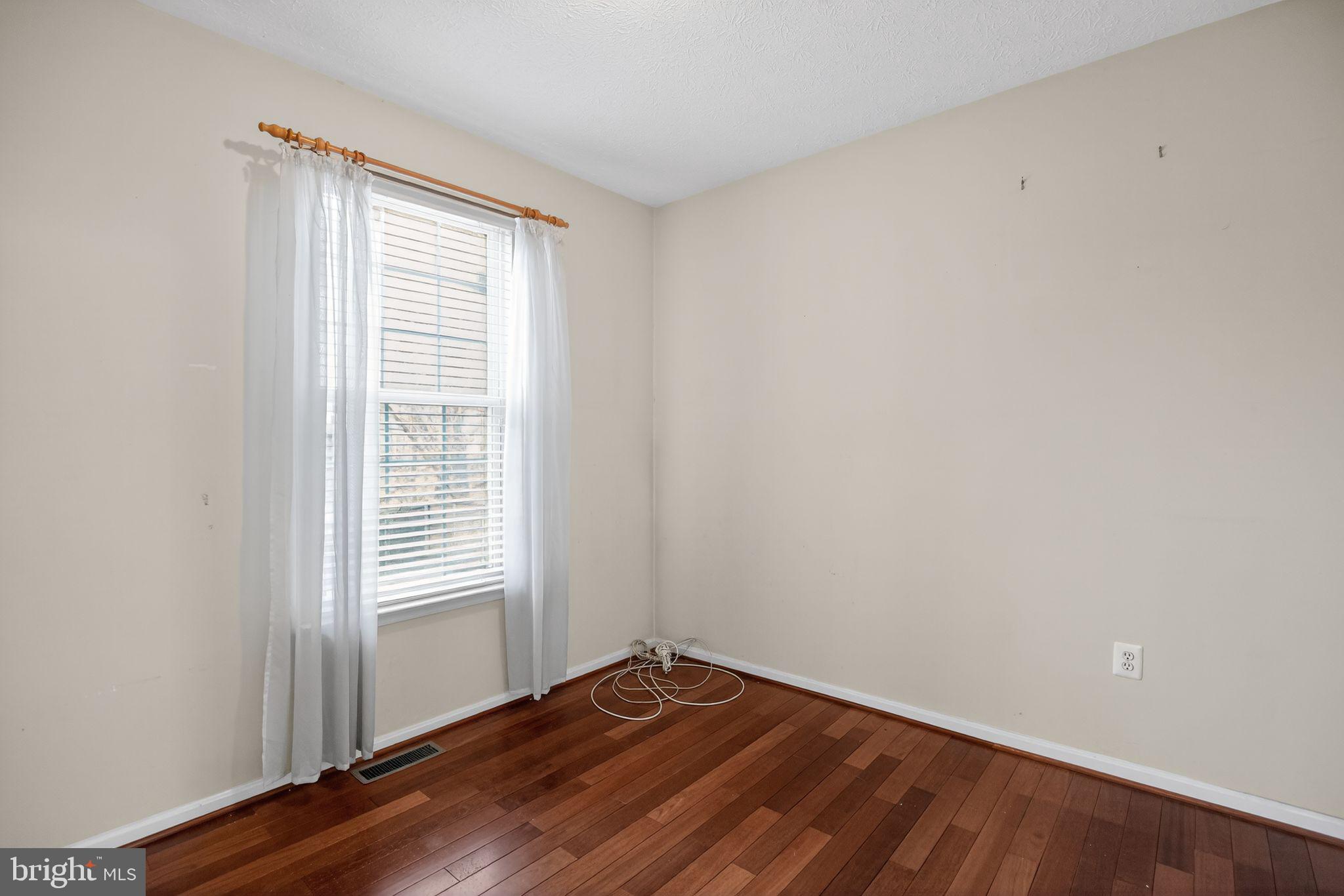 2323 SPRINGDALE LANE