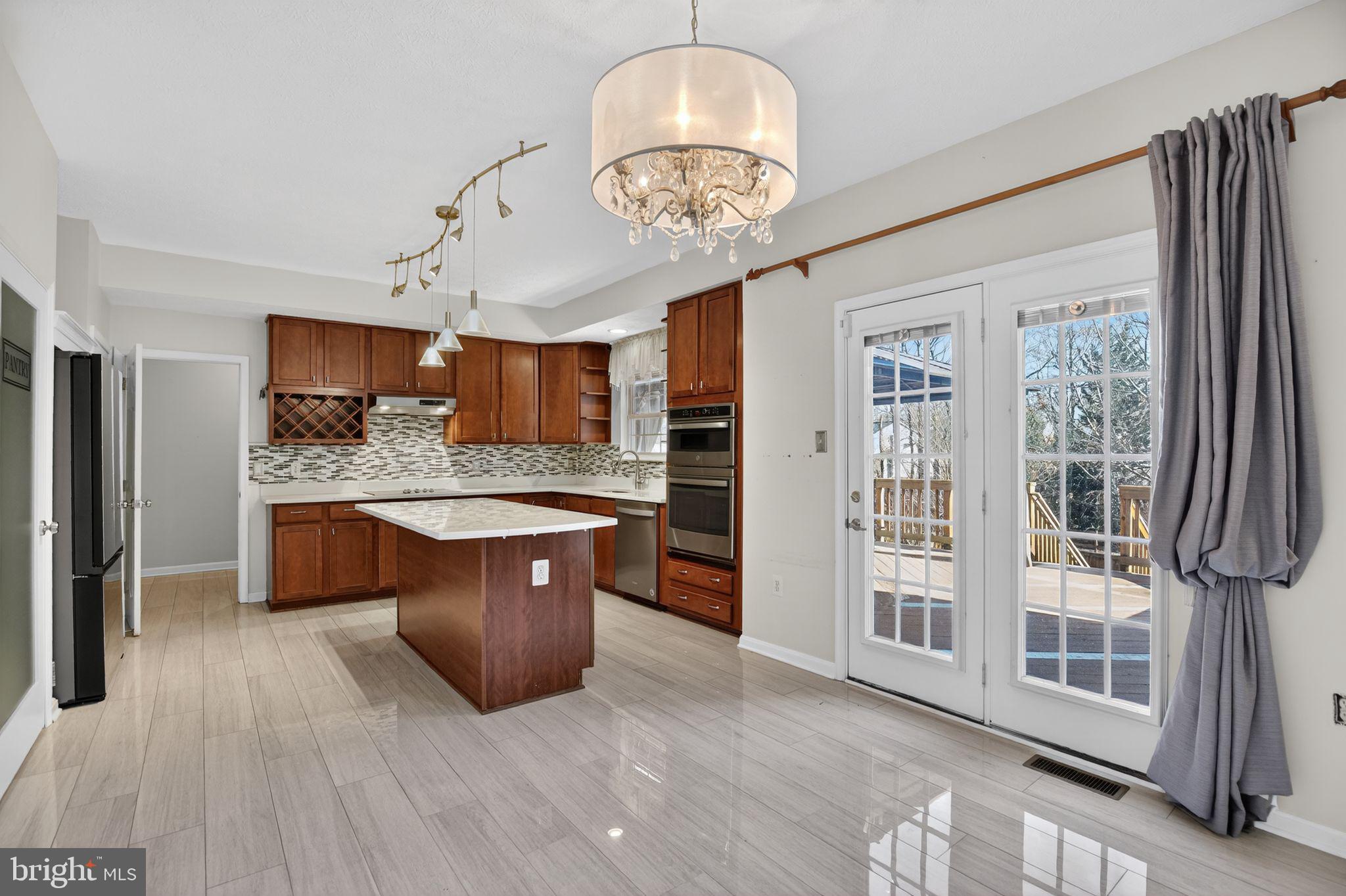 2323 SPRINGDALE LANE