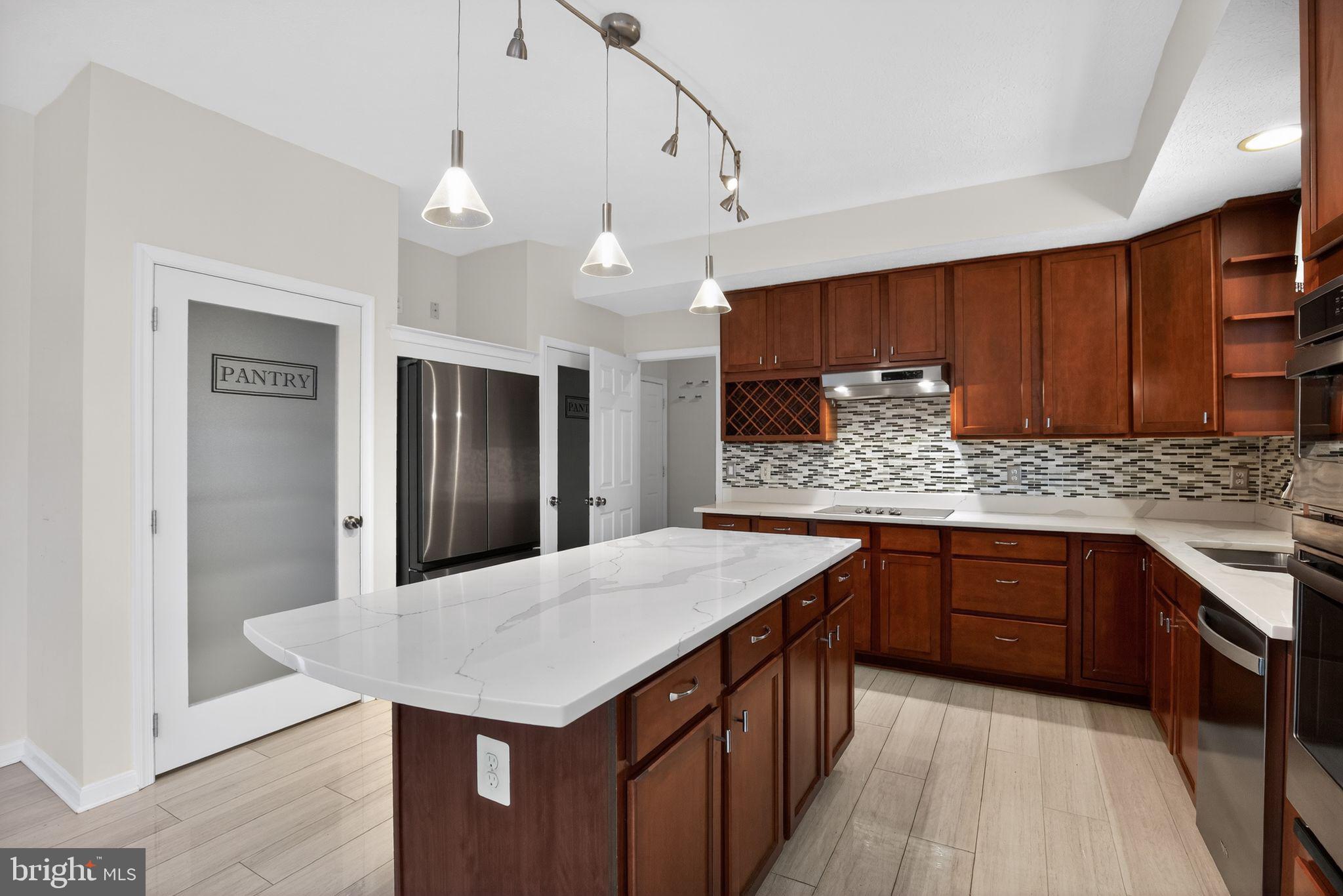 2323 SPRINGDALE LANE