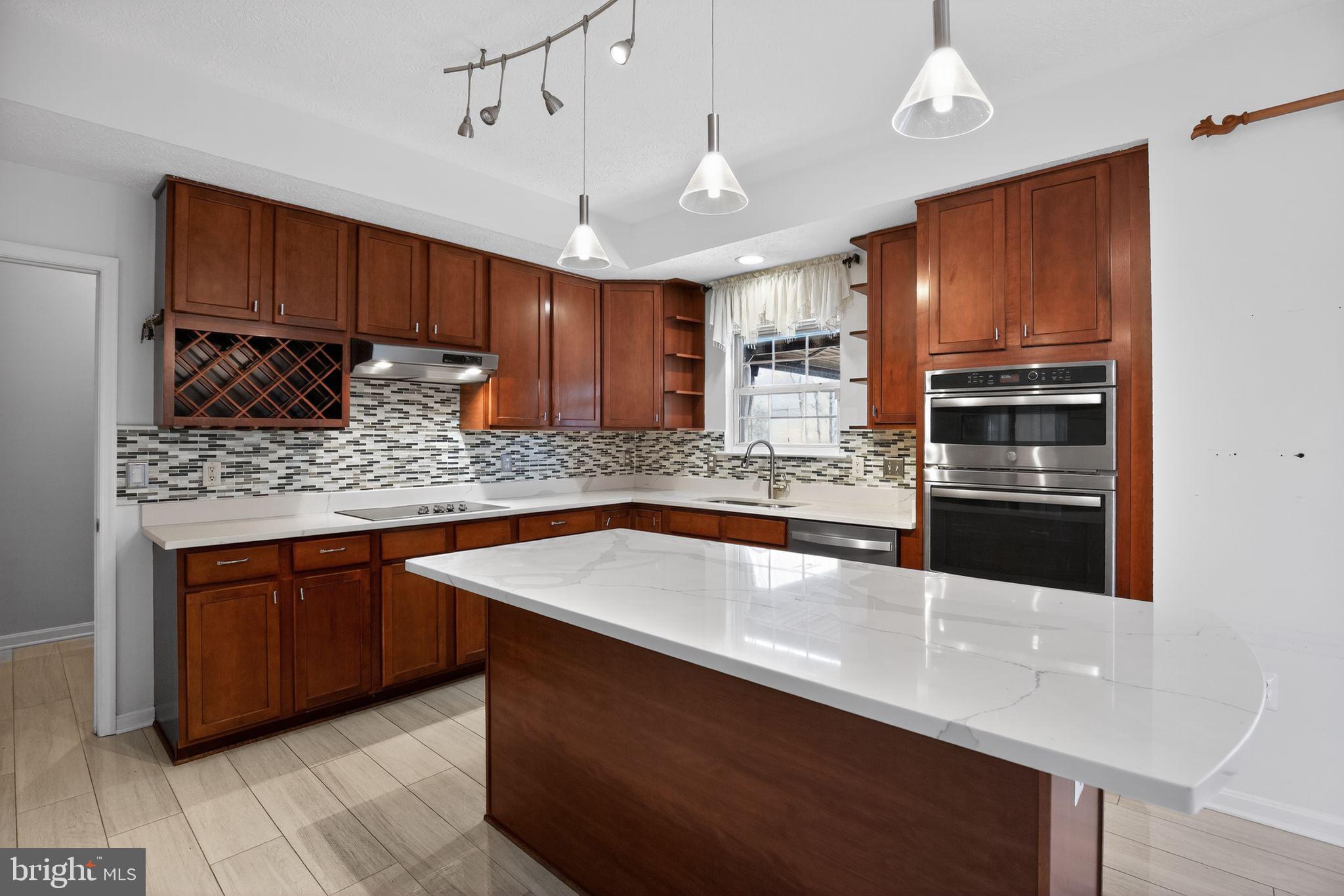 2323 SPRINGDALE LANE