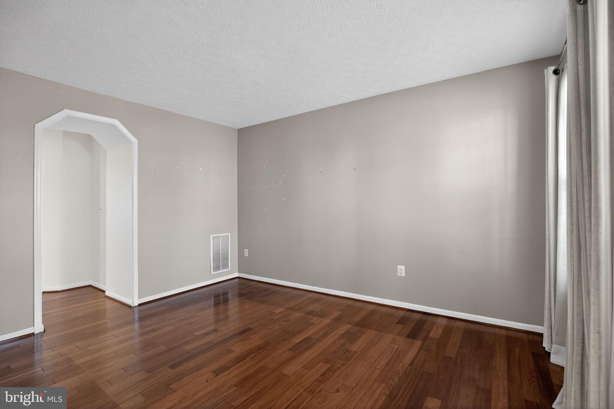 2323 SPRINGDALE LANE