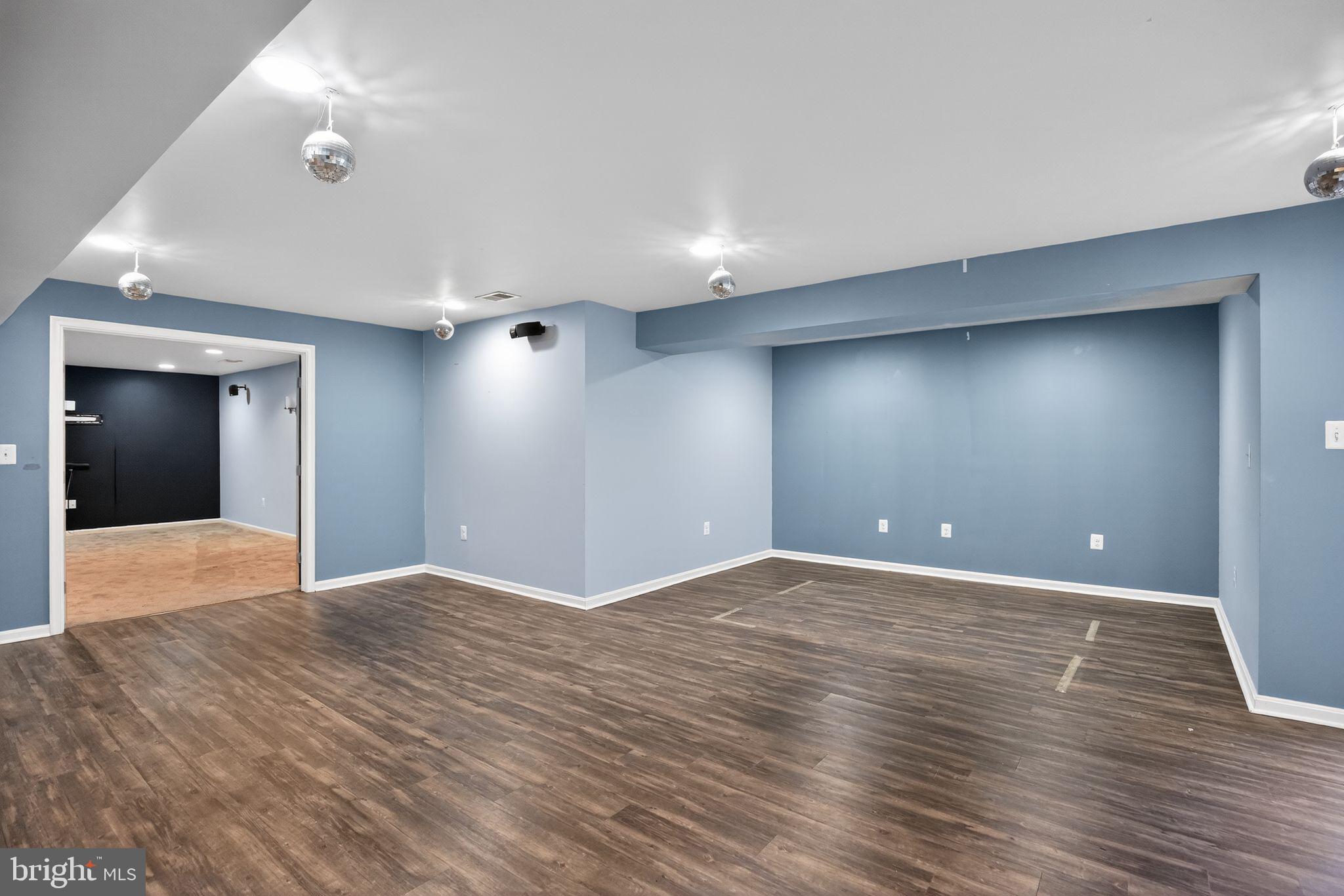 2323 SPRINGDALE LANE