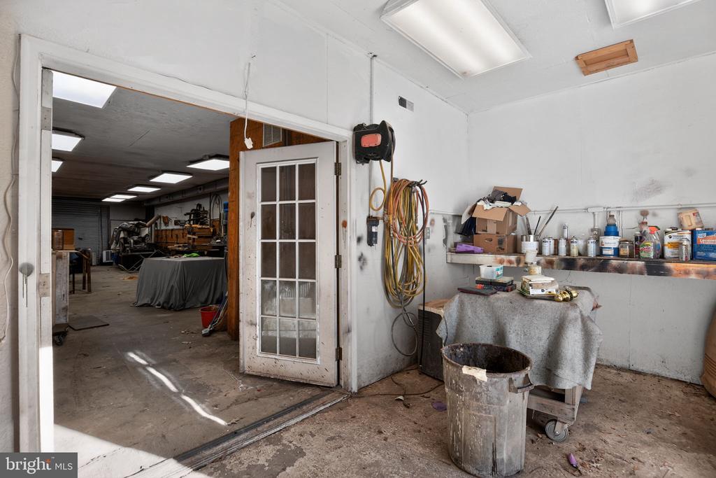 4980 LIVINGSTON ROAD