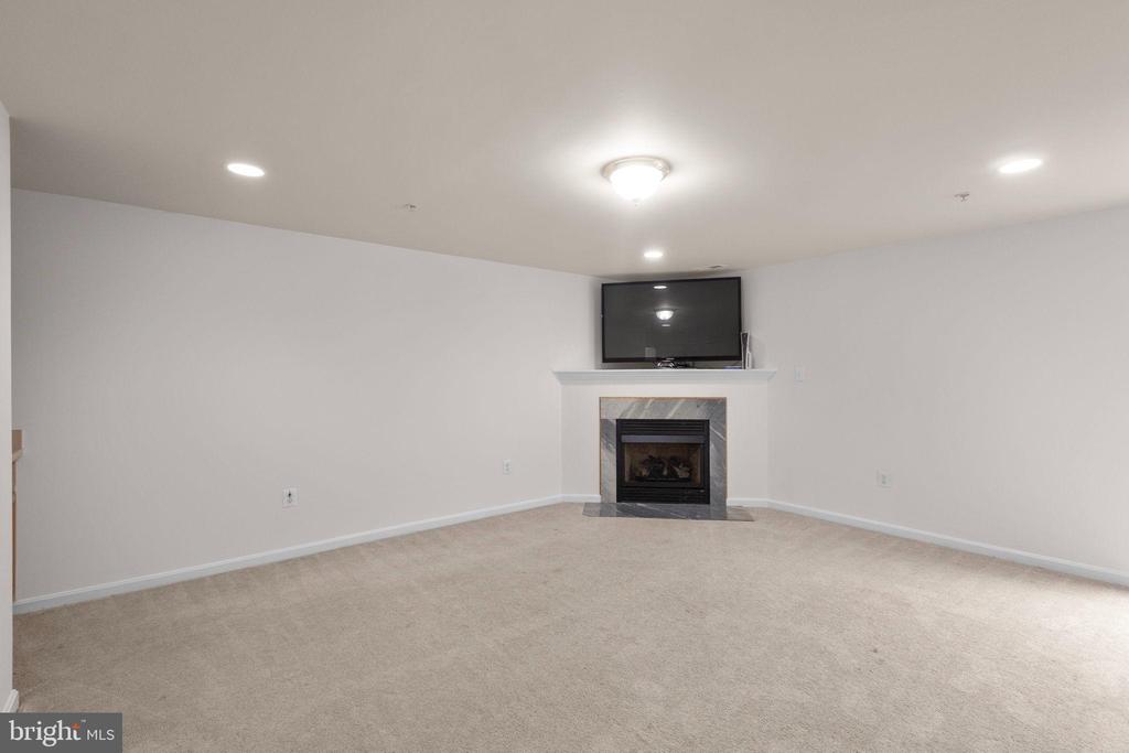 10906 W POINT PLACE