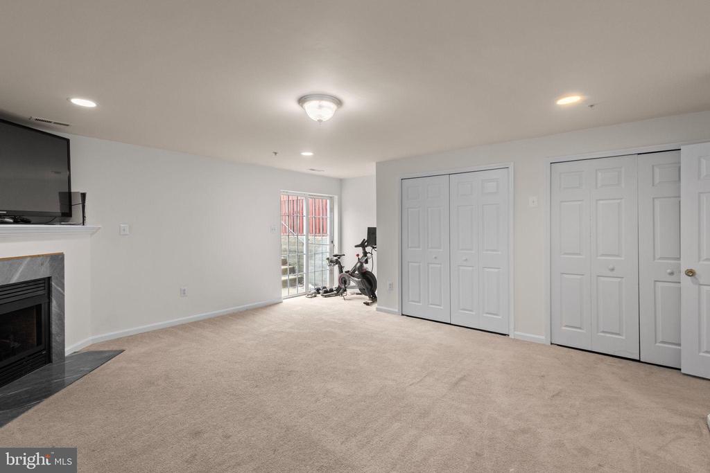 10906 W POINT PLACE