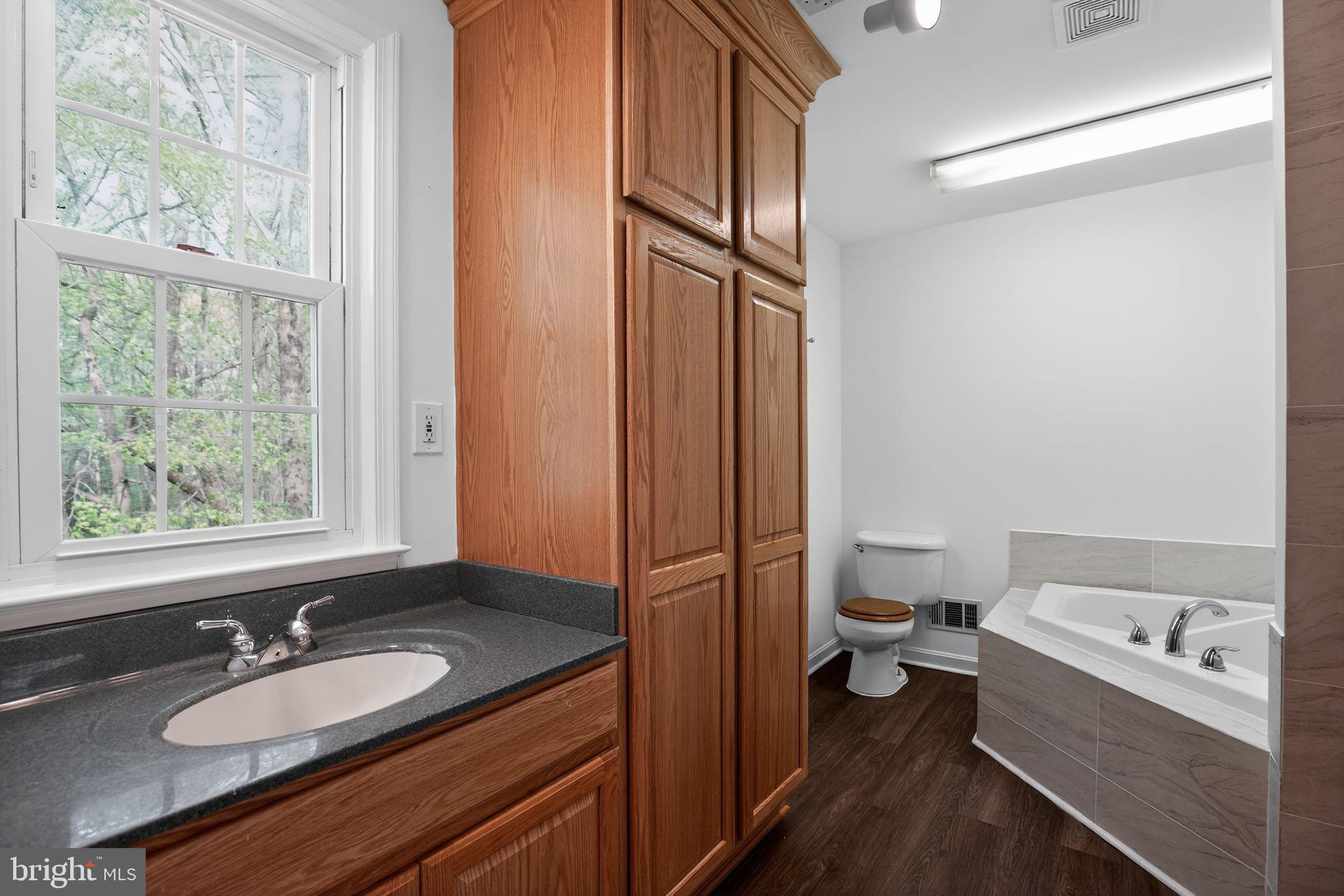 507 CHESTNUT COURT
