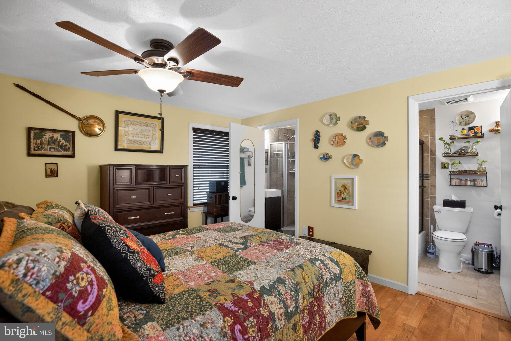 9696 MEADOWVIEW DRIVE