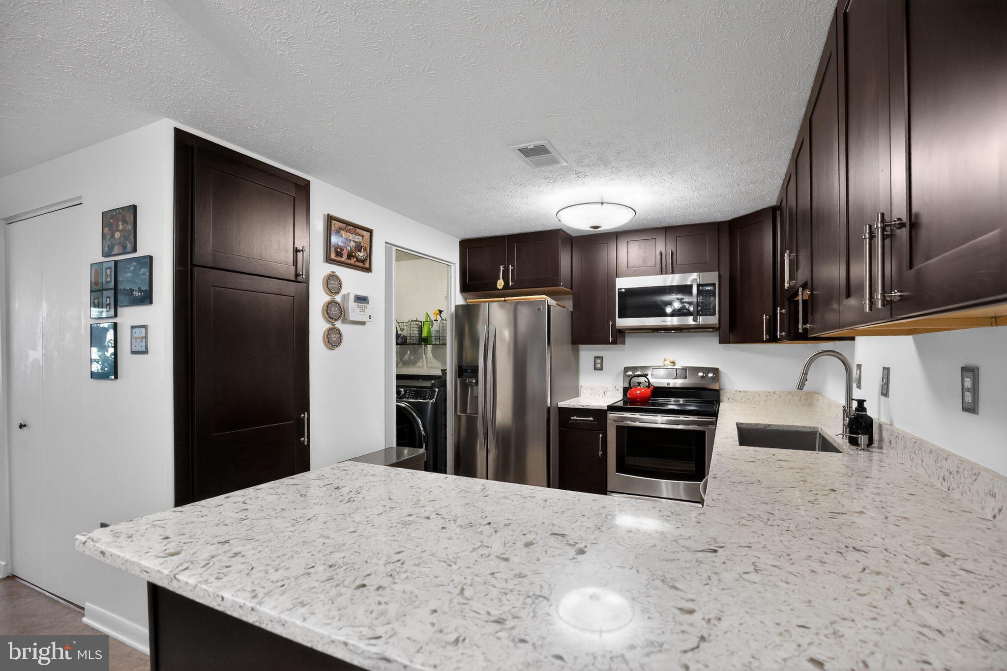 9696 MEADOWVIEW DRIVE