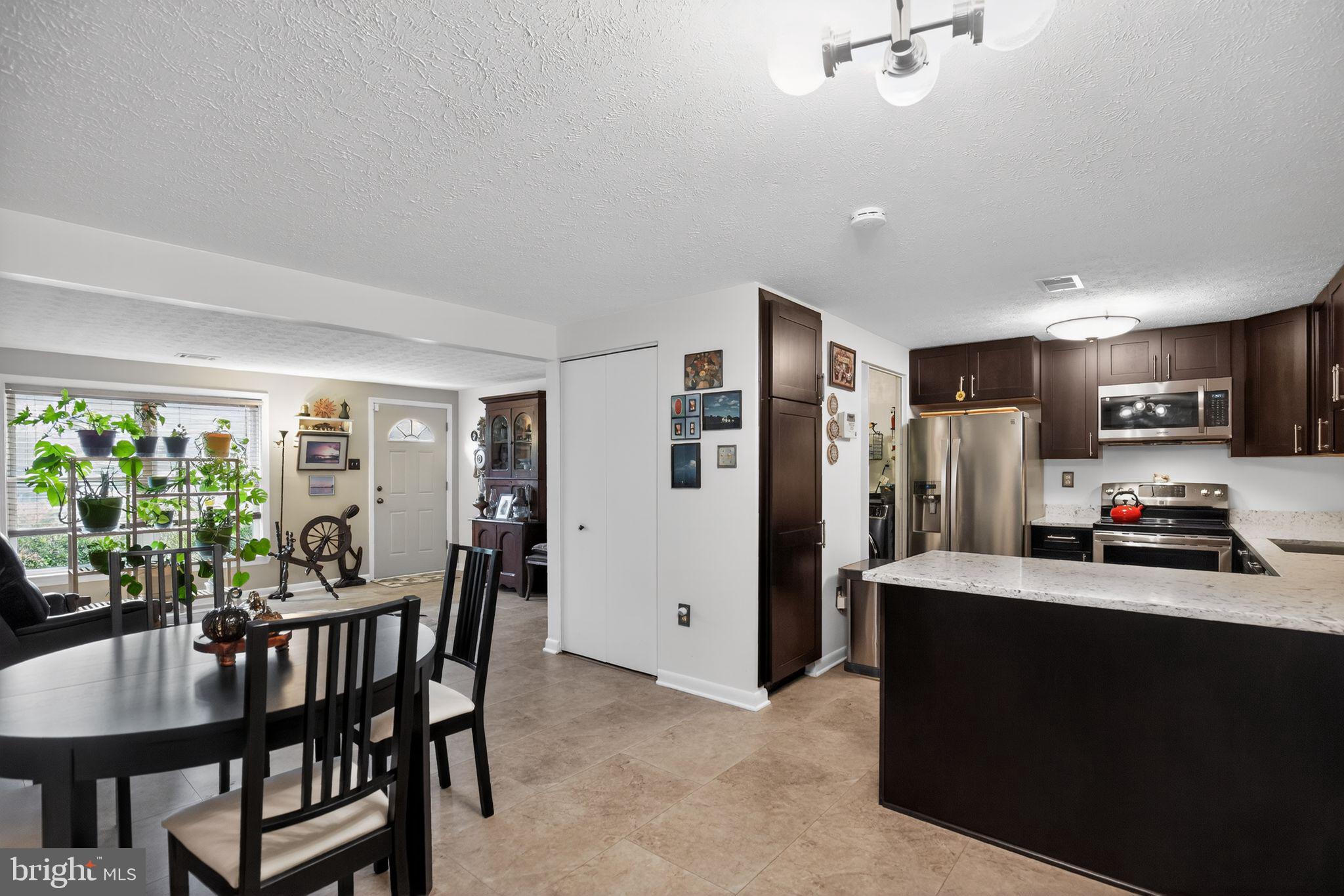 9696 MEADOWVIEW DRIVE