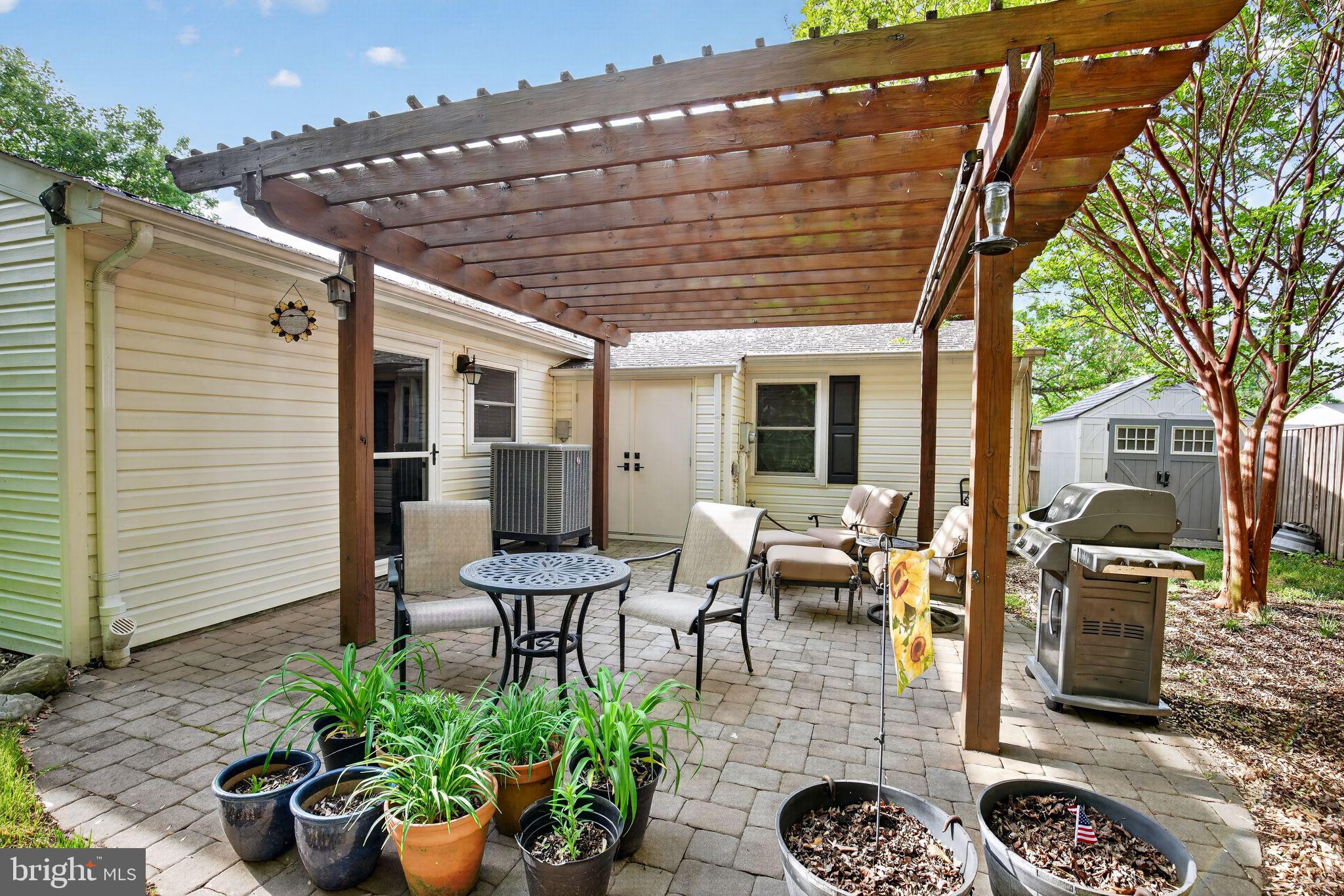 9696 MEADOWVIEW DRIVE