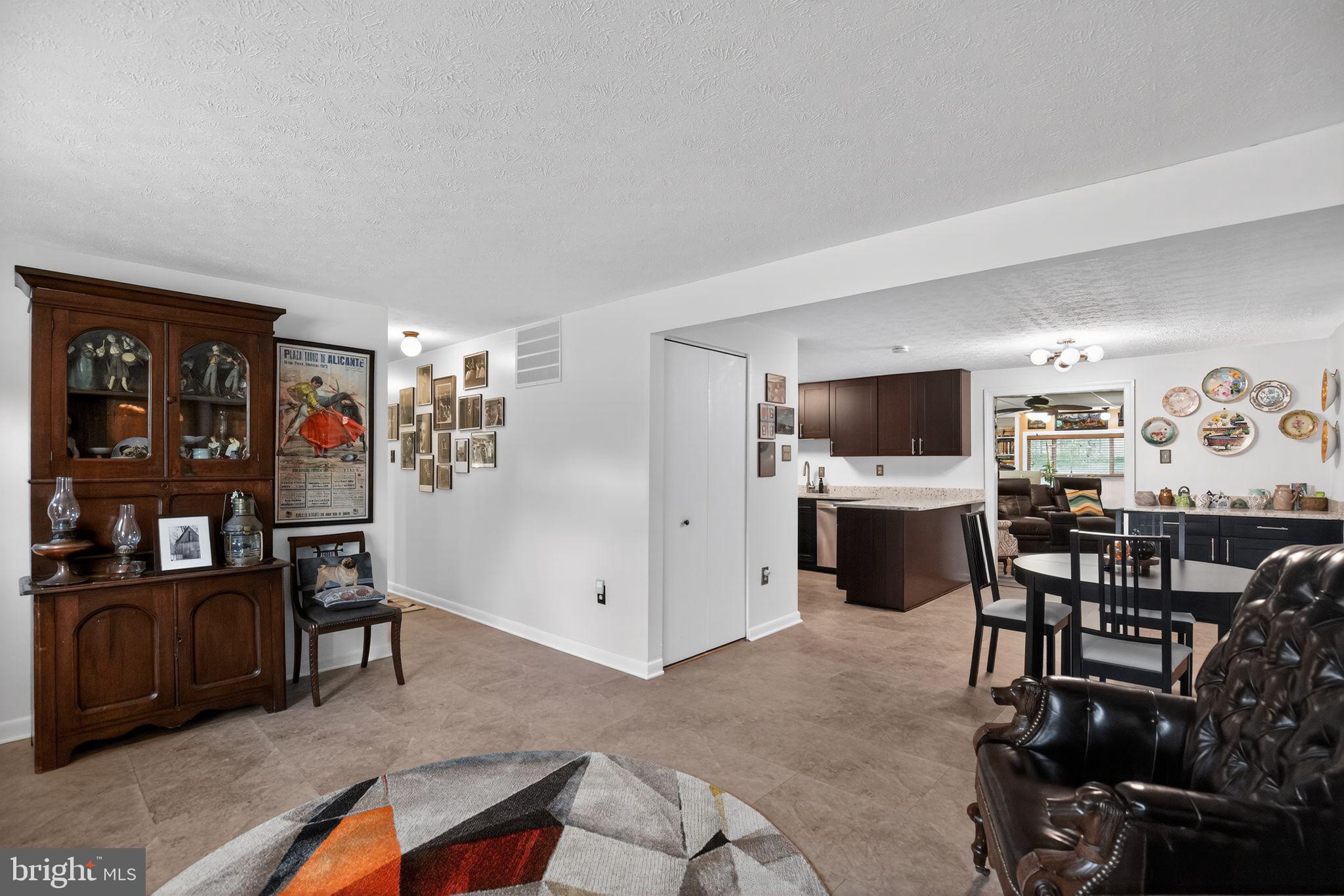 9696 MEADOWVIEW DRIVE