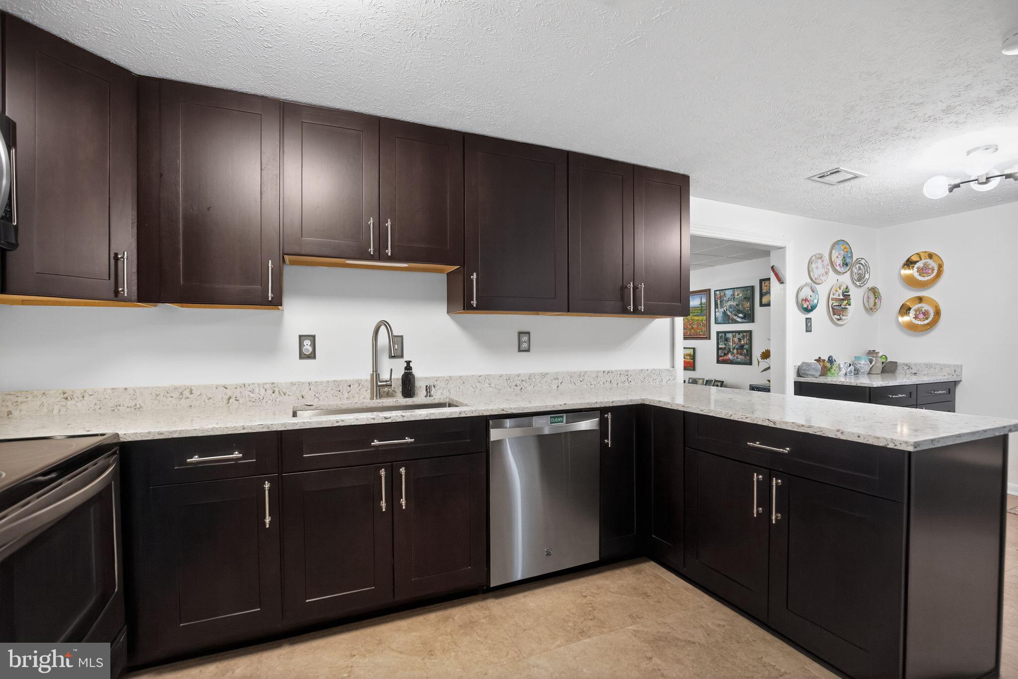 9696 MEADOWVIEW DRIVE