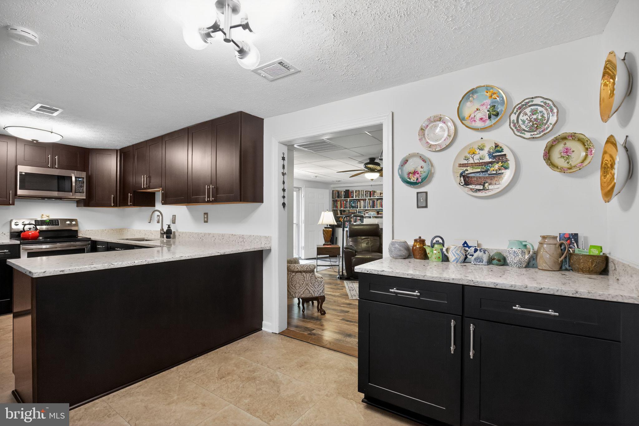 9696 MEADOWVIEW DRIVE
